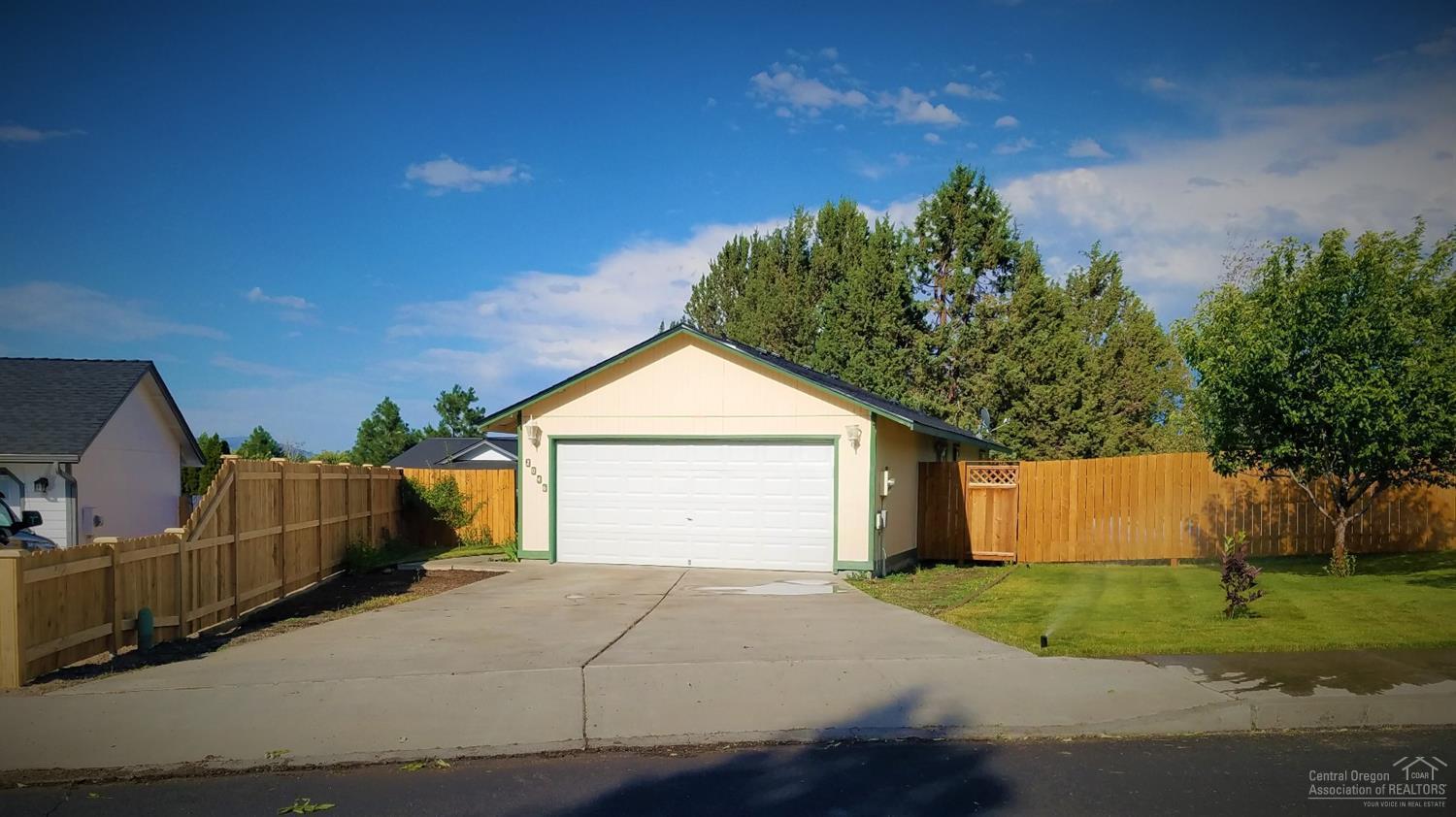 3bed/2bath home in SW Redmond. Appliances bought new in 2015 New marble counter tops with back splash. Spacious lot. New roof in December 2014. New water heater approximately 2 years. Large yard with underground sprinklers. Wood laminate floors. Great location! Close to schools, shopping and the park. Great first home or investment.