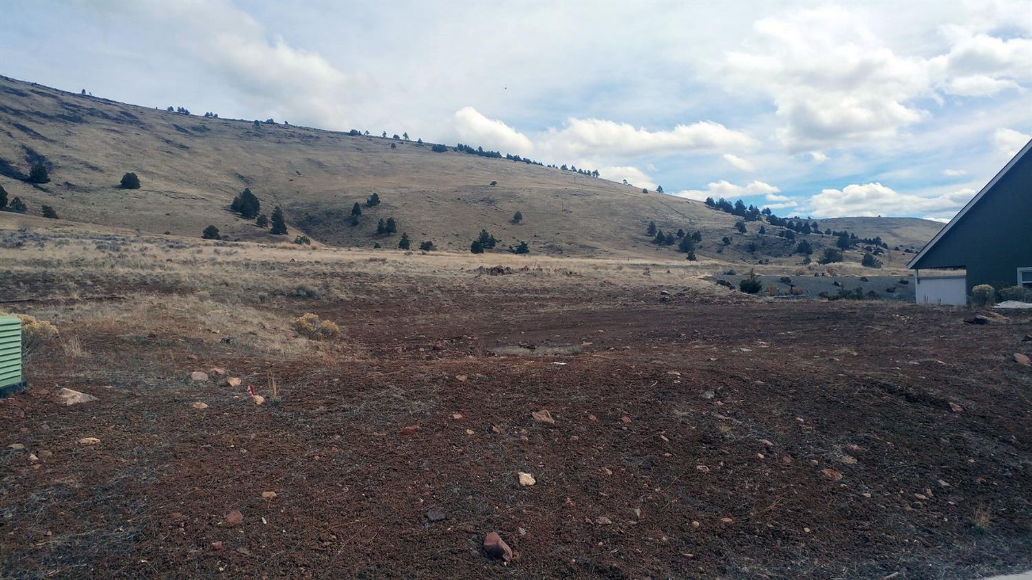 ONE PARTY LISTING-Level lot in the upscale Skyridge Estates Subdivision! Located in the suburbs of Klamath Falls with endless views of Mountains, Lakes and the City. Ready to be built on and surrounded by high end homes. On a private, dead end street at the top of the hill with mountains all around. Close to hiking and activities at the base of Hogsback, walking distance to Steen's Sports Park and centrally located off North Homedale just off Foothills Blvd in Klamath Falls.