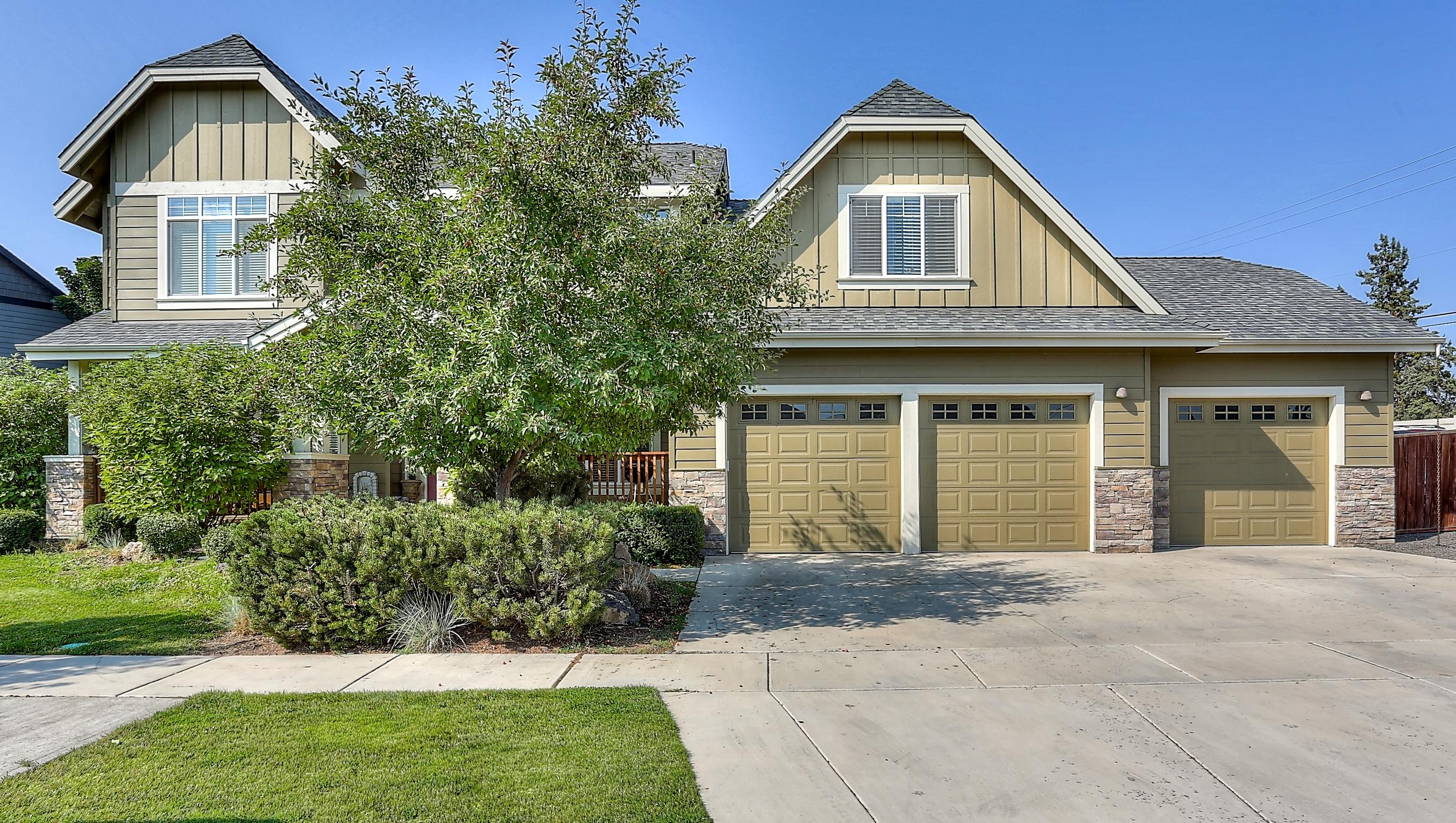 Beautiful home on large third of an acre corner lot in the desirable Sandalwood neighborhood. Well thought out floor plan with upgrades throughout. Slab granite counters, custom cabinets, hardwood floors and gas fireplace in Living room. Den/office on main level. Large laundry/utility room. Fenced/landscaped yard. Mother-in-law quarters with separate entrance. Over-sized triple attached garage and RV parking. Covered front porch. Close to schools, shopping and medical.
A true gem in the heart of NE Bend.