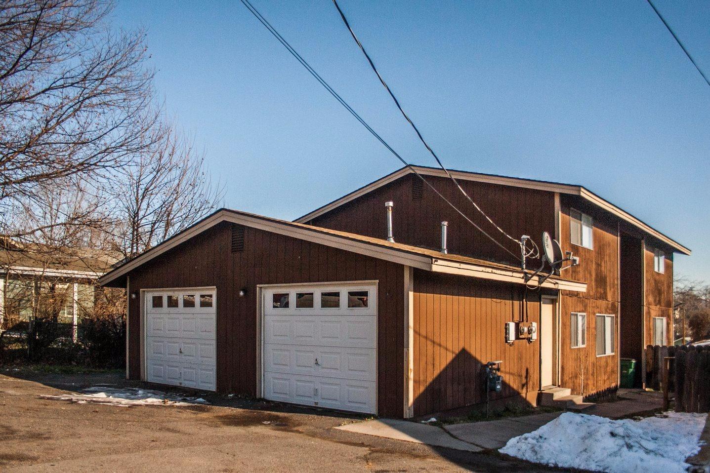 Great investment property! 2 bedroom, 1 bath duplex unit. Unit 857 has new wood laminate flooring, fresh interior paint and new carpet. Roof replacement in 9/2016. Close to Sky Lakes Medical Center and Oregon Institute of Technology.