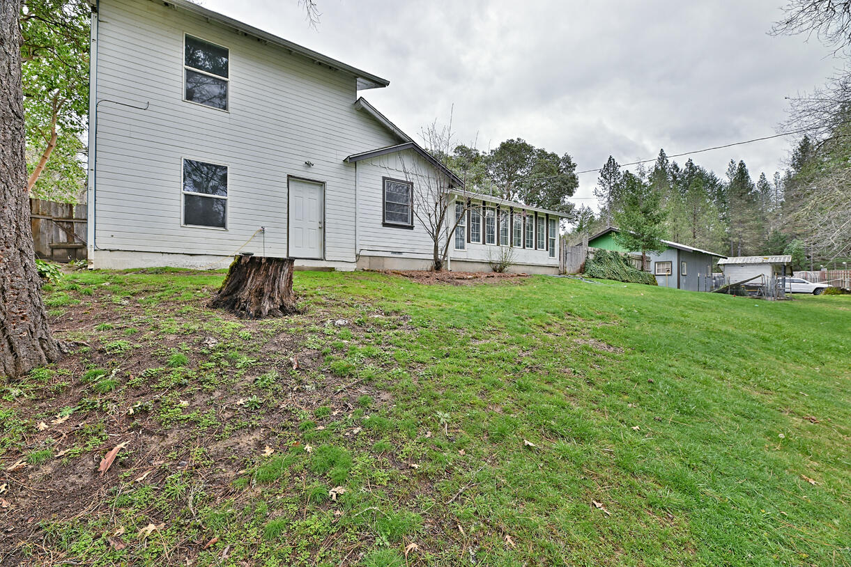 This property has boundless potential waiting to be revealed. Featuring a spacious layout, large garden bed areas, it can be the perfect canvas for someone with a vision. While the home may need some TLC, the possibilities are endless for the next home owner or investor. This home could become your dream residence, schedule your showing soon!