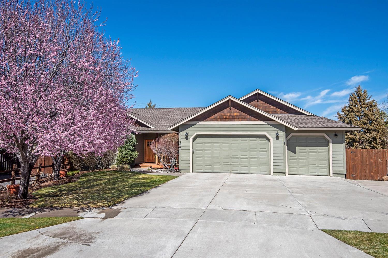 Wonderful 4 bedroom, 2 bath home on a .42 acre lot in Sandalwood. 3 car garage, separate RV parking area and garden area. Inside there is also a separate den with built-ins. The master suite has a spacious bath with jetted tub, tile shower and walk-in closet.