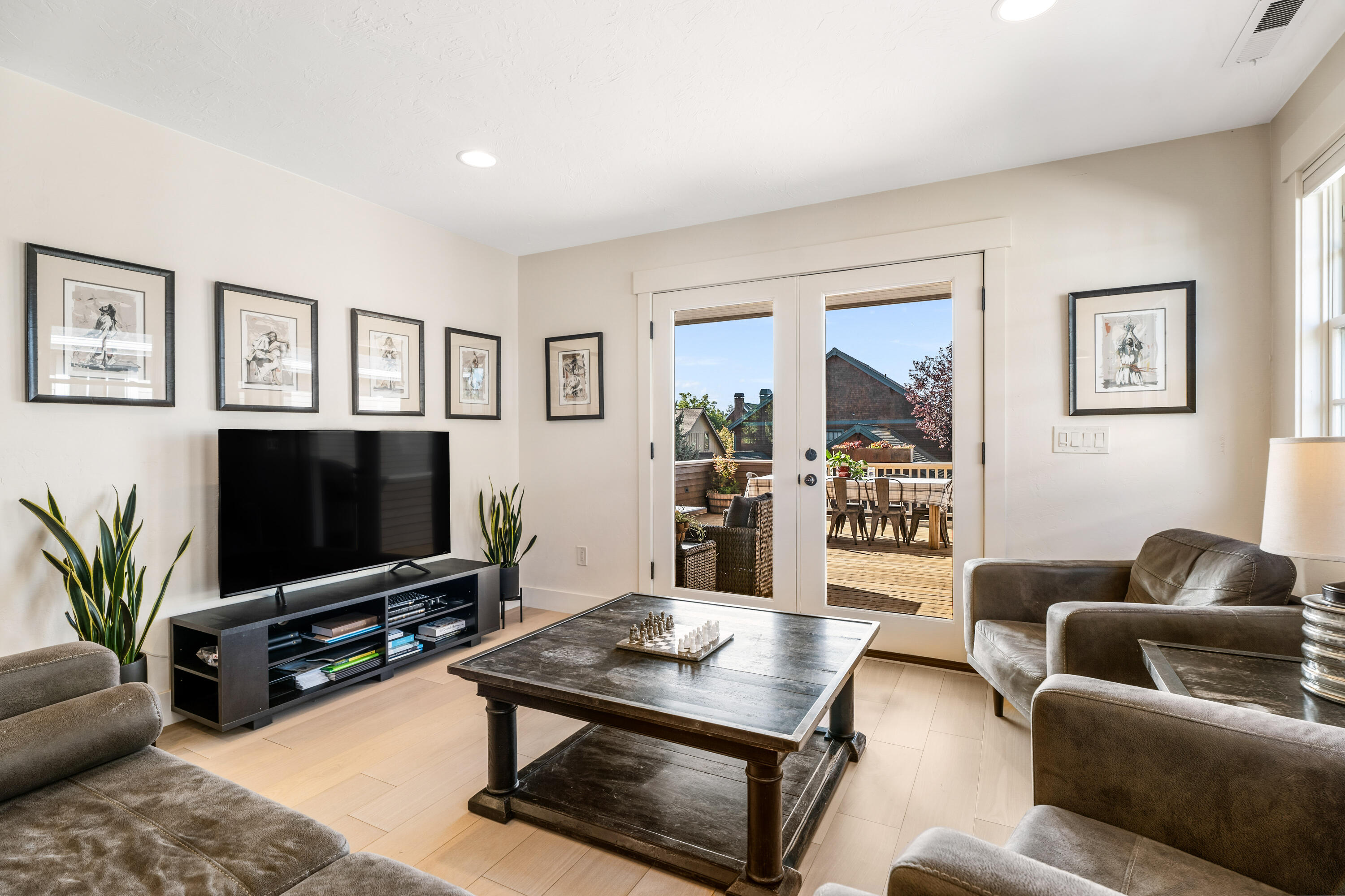 Pine Meadow Vill - Residential