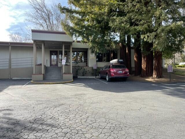 Space is ideal for an Optometrist, medical or professional office.  Space has 6 private offices / exam rooms, 1 restroom, reception area and alarm system.  Separate parking areas for clients and staff.  Tenant pays for utilities, interior maintenance and SOS alarm service.