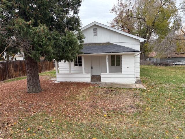 Charming 3-Bedroom Home on Double Lot!
Welcome to this well-maintained 3-bedroom, 1-bath home located in a quiet, friendly neighborhood. Sitting on two lots totaling 0.26 acres, this property offers plenty of space and potential — with room to build another home or duplex (buyer to verify). Inside, you'll find a comfortable layout featuring a newer dishwasher and an updated A/C and heating unit for year-round comfort. The convenient drive-around driveway provides easy access and ample parking. Whether you're a first-time homebuyer or an investor looking for a great opportunity, this property is a must-see!