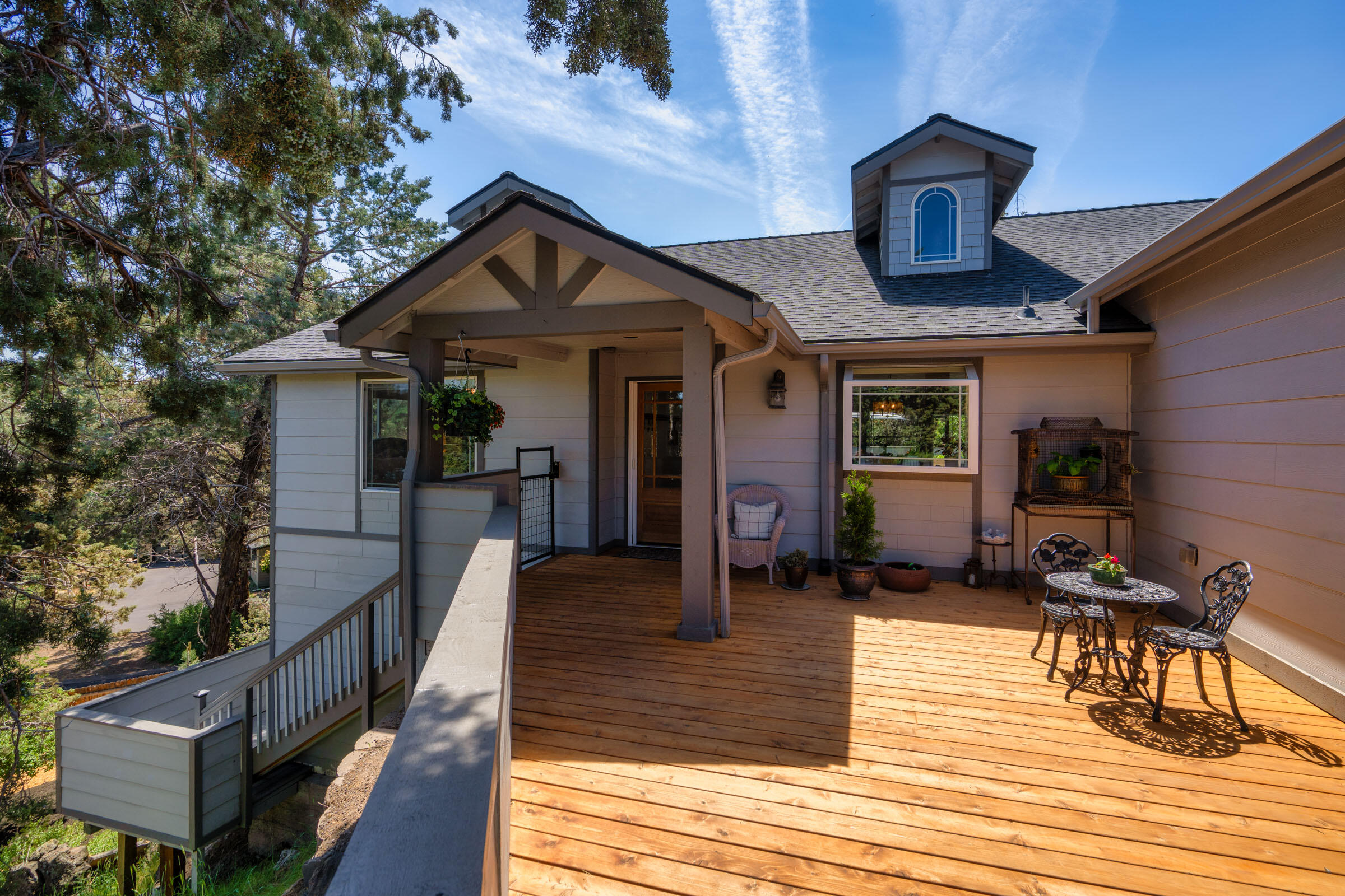 Desc Rvr Hmst Rimrk - Residential