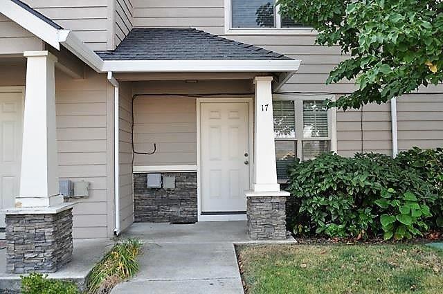 Move in ready Town Home style Condominium located in close proximity to the Rogue Valley Mall, Trader Joe's, Costco and so much more. Easy access to Jacksonville, Central Point or downtown Medford and I-5. There are 2 nice sized bedrooms and a full bath upstairs with a half bath downstairs. Out your kitchen door you'll find a storage closet and a patio with space for your BBQ.