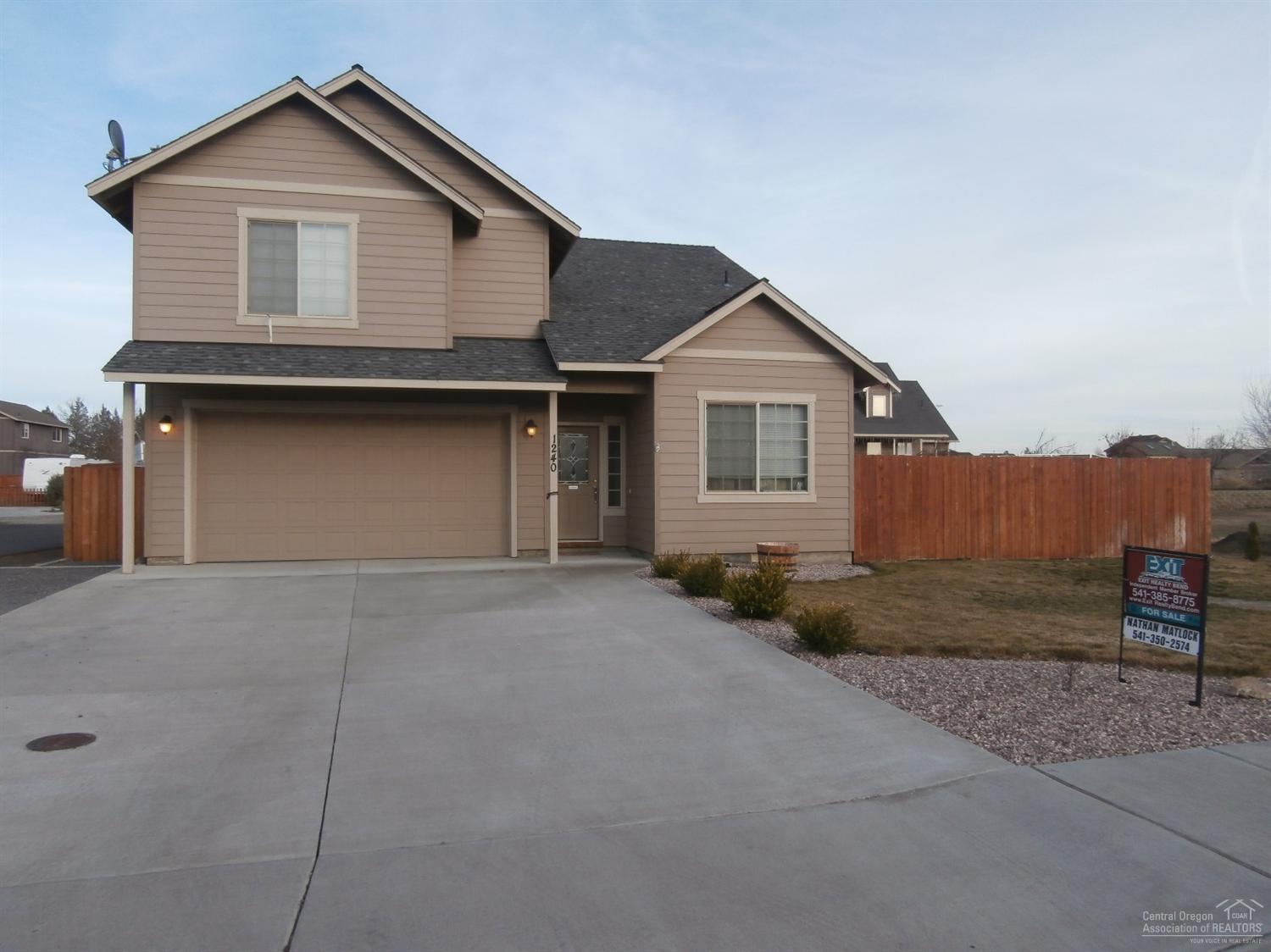 A wonderful 4 bedroom home located in a quiet neighborhood just a short distance to the dry canyon and near the heart of Redmond. This amazing home features tons of storage and a large fenced-in back yard with no shared fences.