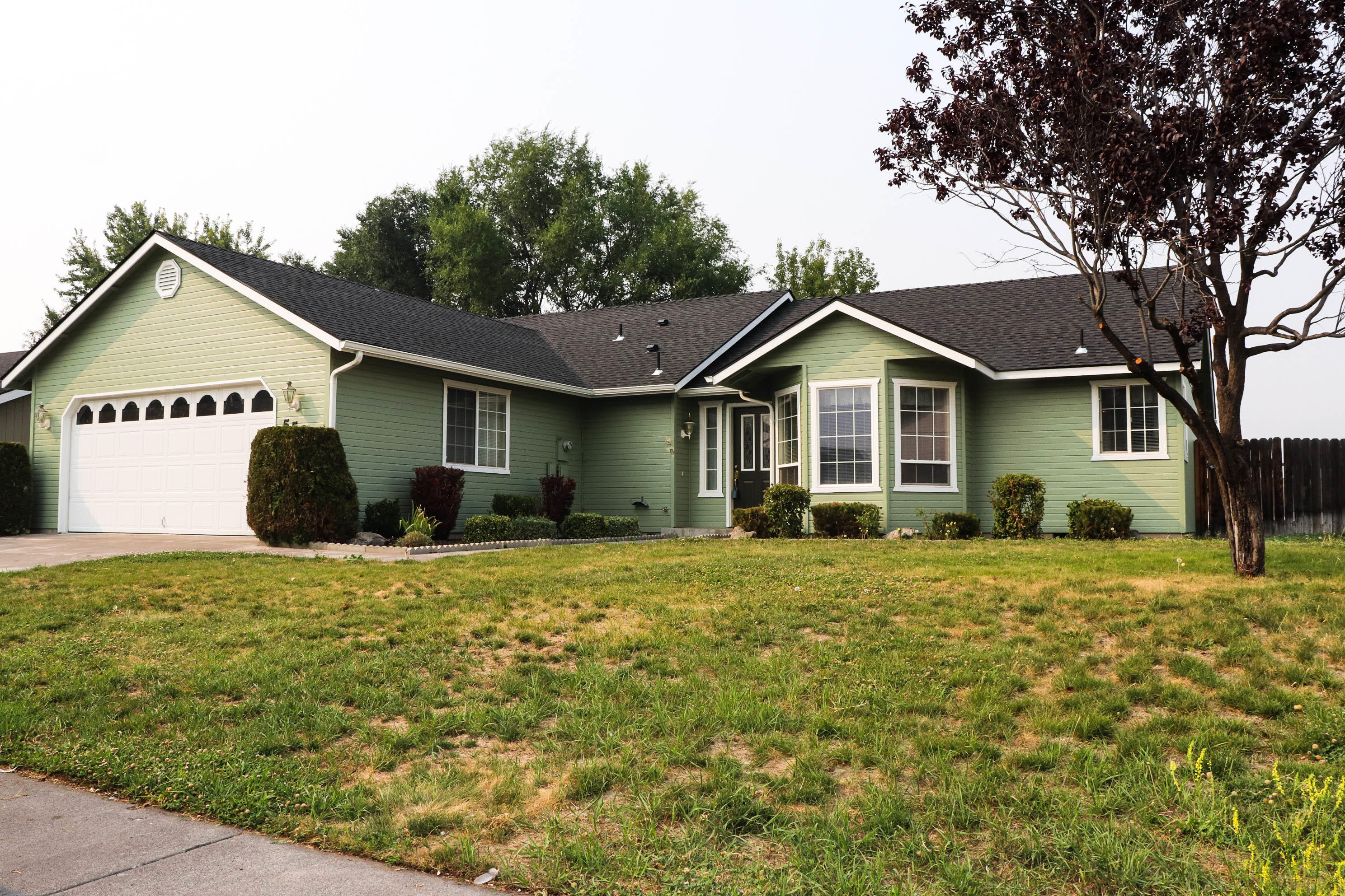 MOVE IN READY! Super Clean! NEW roof was professionally installed in August of 2020! NEW exterior paint was professionally
completed in April of 2020! In the ground sprinkler system is already installed throughout front and back yard and was professionally
serviced just prior to hitting the market. Located on a quiet street in the south suburbs, this lovely home sits on over a 1/4-acre lot
and boasts plenty of parking with its double car garage, concrete driveway, and side gate that opens to RV space. The back yard is
completely fenced and includes a storage shed, garden area, and patio. Inside features of this home include vaulted ceilings, solid
surface countertops, and newer laminate flooring throughout. There is so much about this home that you need to see. Call and
schedule your own personal tour today!