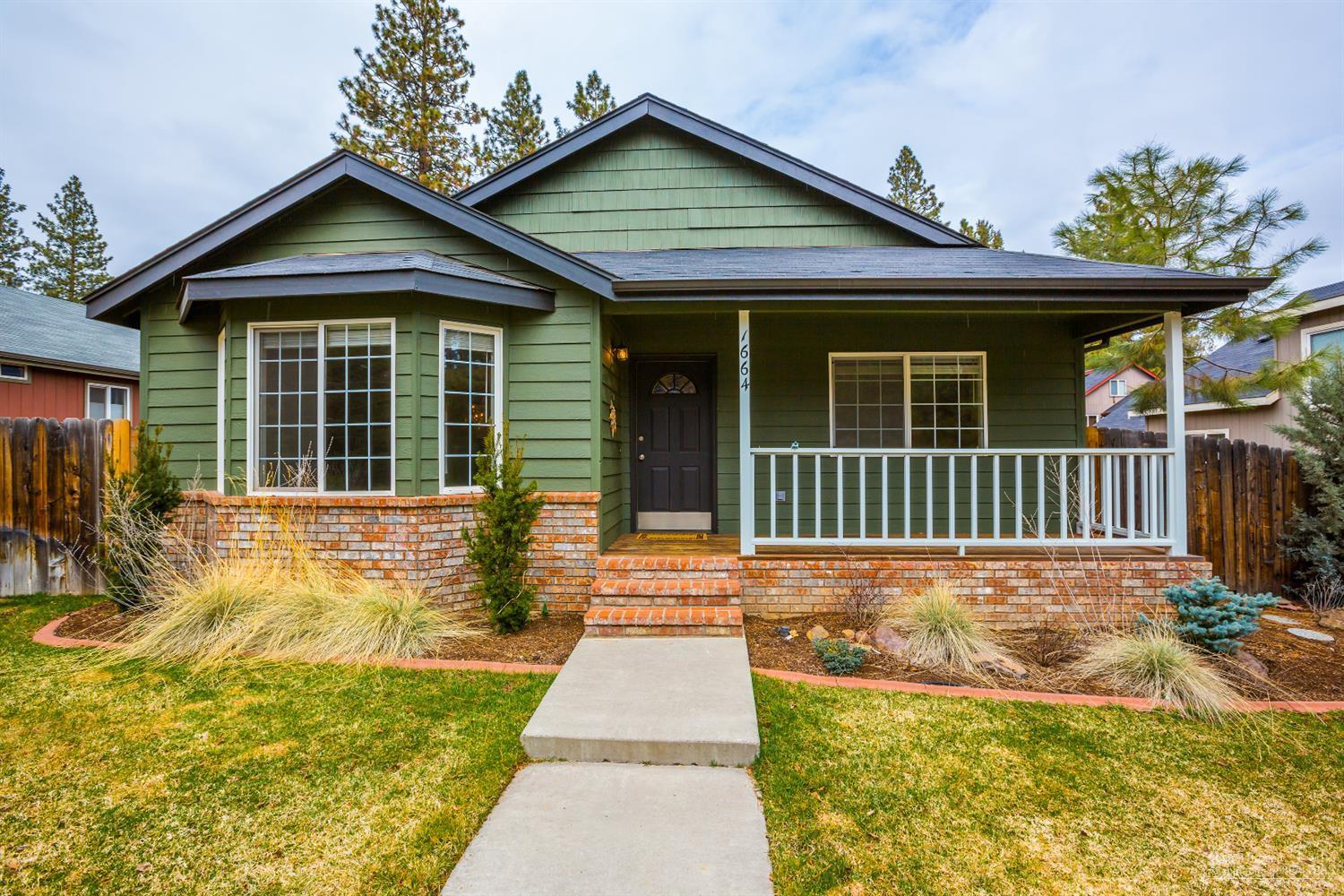 Great Westside Bend Home! Craftsman style, single level, open floor plan within walking distance to shopping, restaurants, entertainment and more. Master has separate backyard entrance, attached double car garage enters off back alley. Super clean, like new and move-in ready.