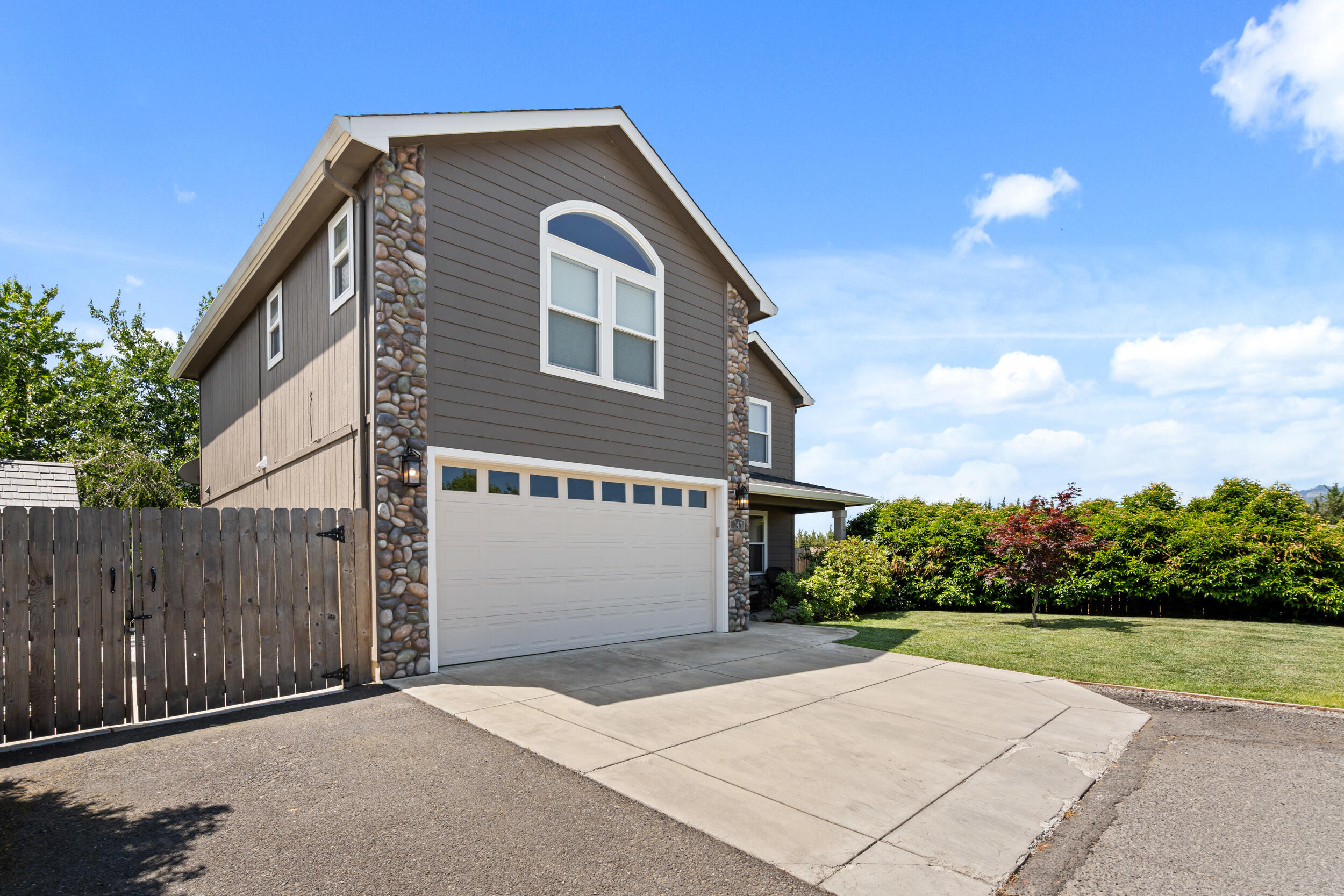 This a very well kept and super cute two story with a fantastic floor plan. The large, open kitchen has beautiful leathered granite countertops, and is open to the great room. Walk-in pantry. Beautiful hardwood floors on the main level. Large master suite and two other spacious bedrooms. A large, nice and open bonus/flex room upstairs. The back yard is easy to maintain and quiet. RV parking. Located near the Rogue X shopping and restaurants. Call for an easy appointment