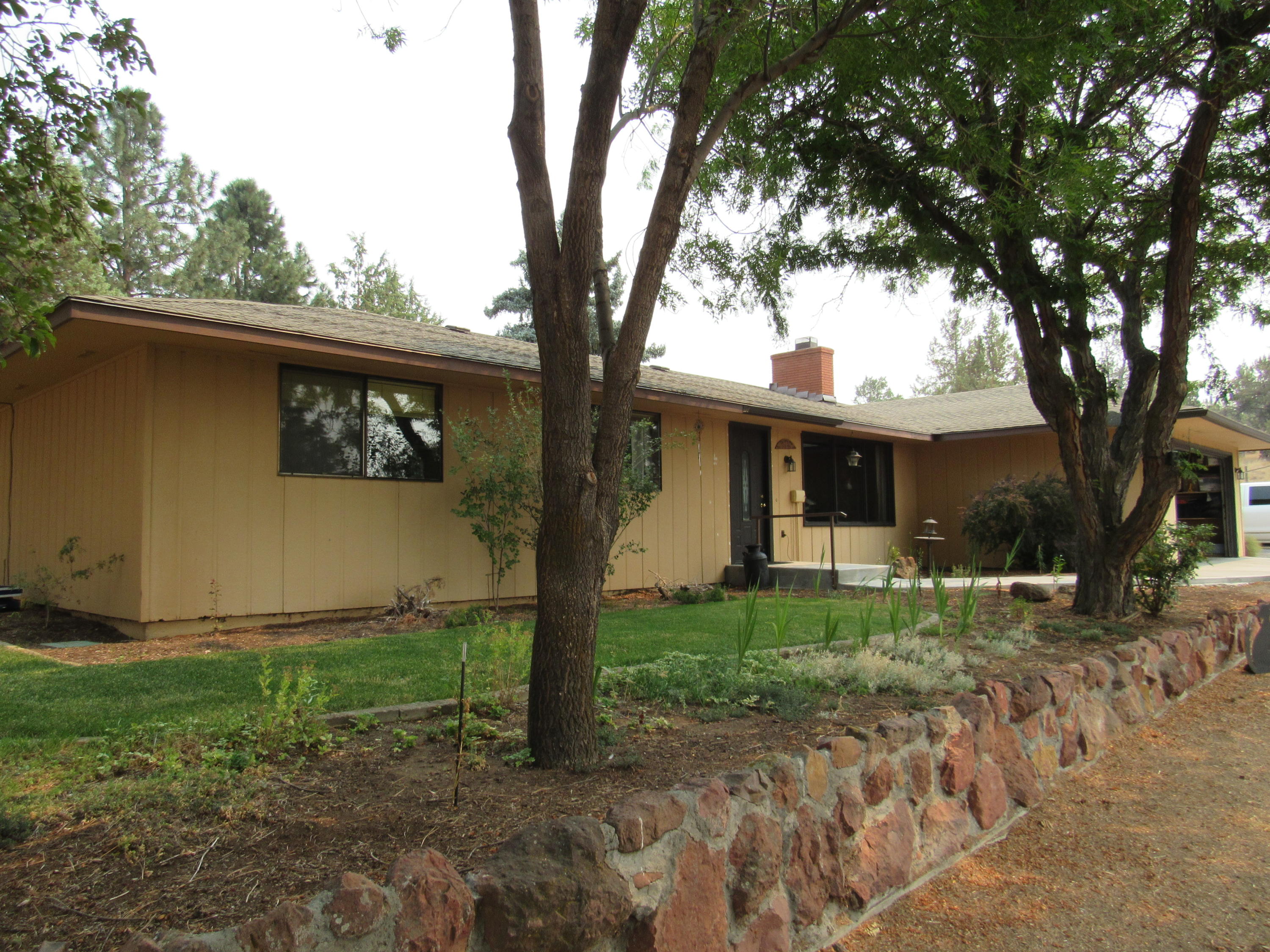 Well maintained home on 1.26 acres in popular North Madras Heights. Almost 2000 square feet all on one level with access ramps from two locations. A bonus room of over 100 square feet can be used a guest bedroom or a wonderful home office. A weatherproof deck is surrounded with railing that has low voltage lighting already installed. A concrete walk way goes from the house to a well constructed greenhouse. A barn/storage shed with attached stall is nicely situated next to the small corral. Whether for retirement, work from home, or raising active kids, this home is a good choice.