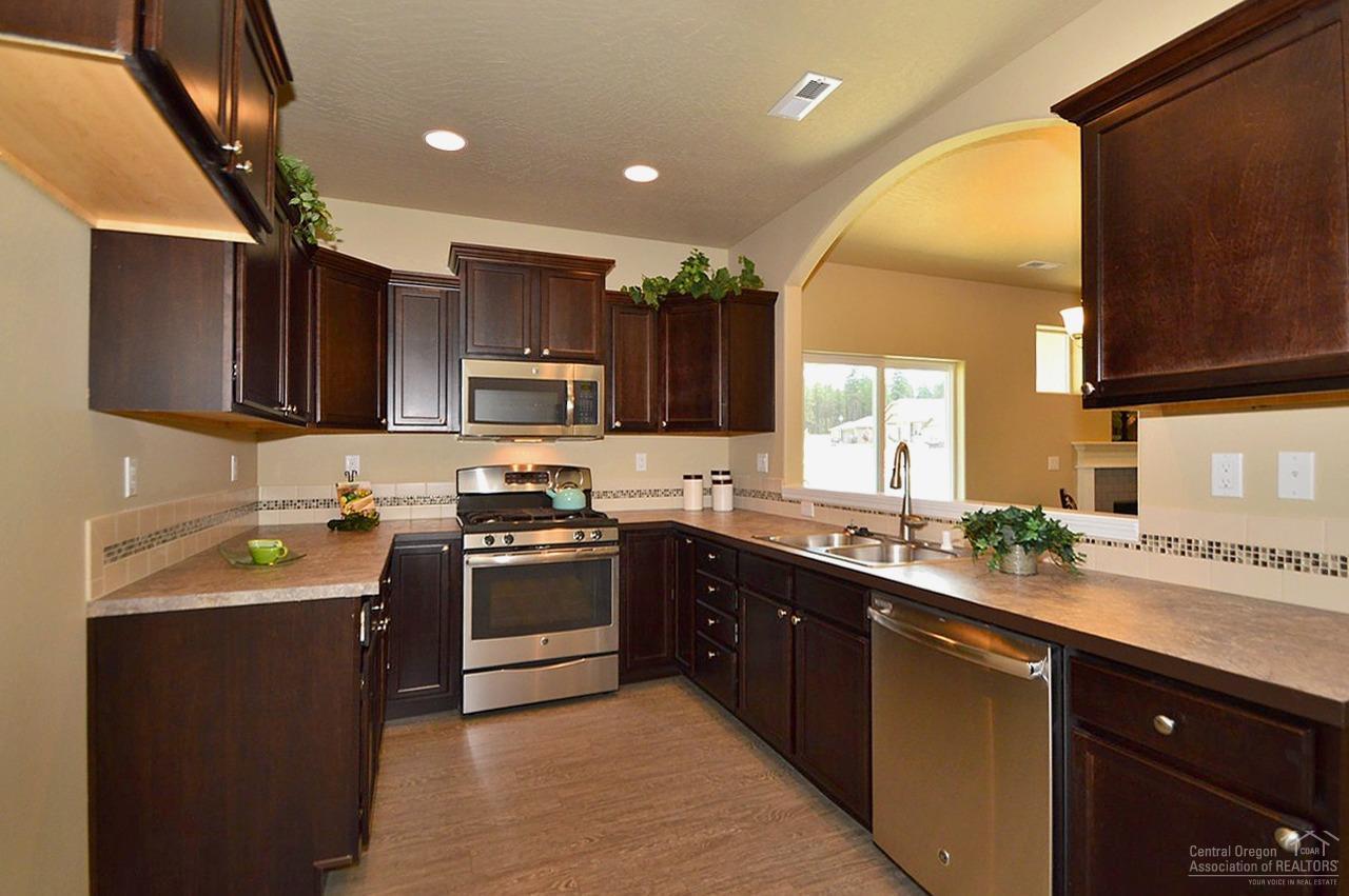 New construction by Hayden Homes' in our Maple Meadows neighborhood - offering the Canyon floor plan on a premium homesite backing to a park-like neighborhood common area! This plan offers great comfort in a modestly sized single level plan. The spacious living room adjoins the dining room, and the efficiently-planned kitchen boasts ample counter space and cupboard storage. An expansive master suite features a dual vanity bathroom and a generous closet. The other two sizeable bedrooms boast large closets and share the second bathroom. It's no surprise this home is as popular as ever. *Finishes in photos may be different. Personalize your finishes today! Estimated completion August/September 2020 *Ask us about our many options for virtual home buying from the comfort of your own home!*