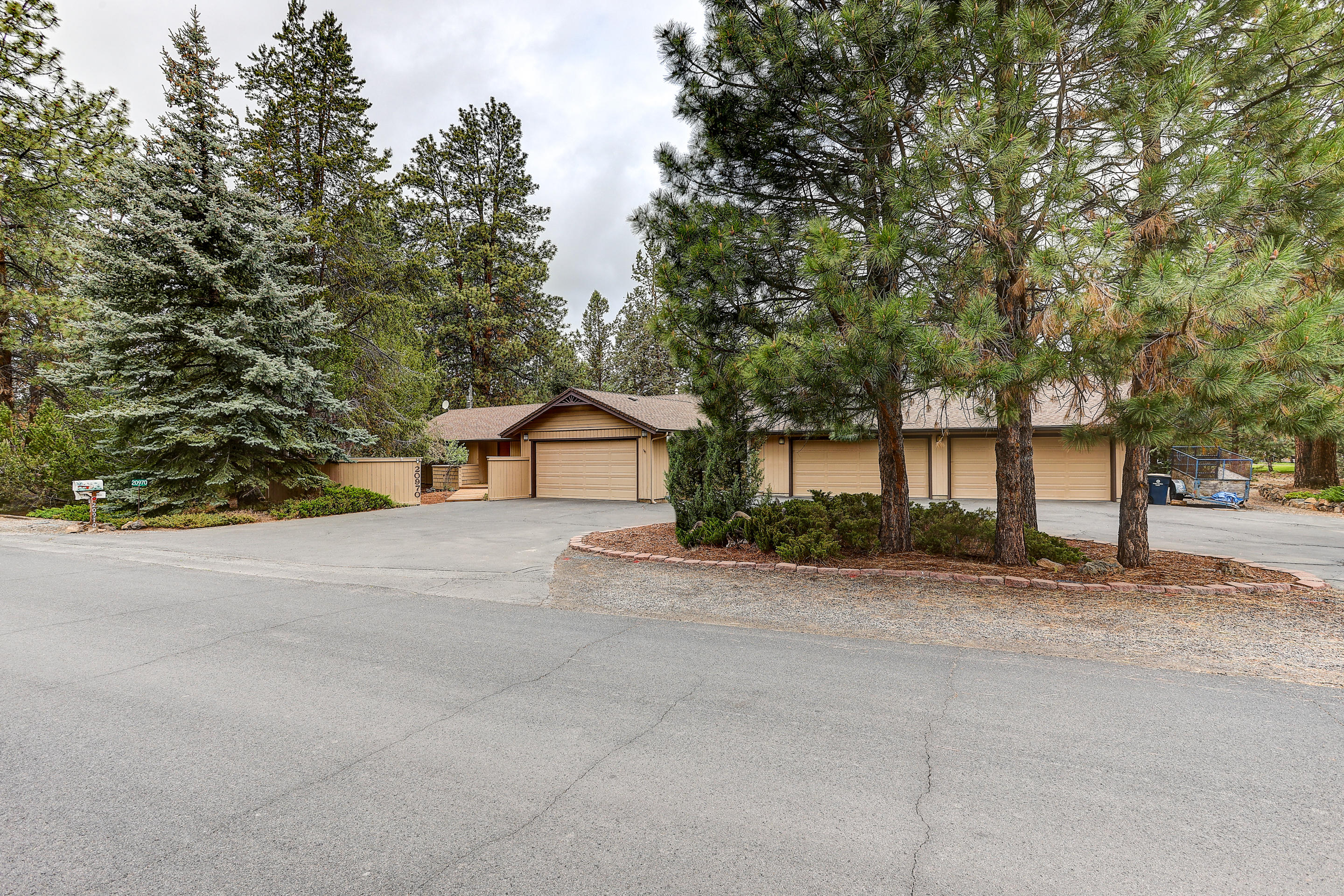Retreat to your private oasis away from the hustle and bustle of town. Corner lot on over half an acre in a park like setting with space galore for all of your vehicles or toys.
Charming and full of light with 11 skylights, formal dining...endless possibilities with all of the rooms.
One garage is heated with 1,161 sq ft and the other is 440 sq ft. 
Beautifully landscaped, circular driveway with RV parking on the side you must see for yourself!

*Fresh interior paint and new carpet!
*Home back on the market at no fault to seller