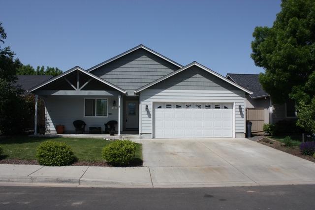 Nice open and bright floor plan with vaulted ceilings. Kitchen opens to great room with pergo flooring throughout. 3 bedrooms 2 baths with over 1525 sq. ft.(split floor plan) Master with walk-in, duel vanity, jetted tub, and vaulted ceiling. Good location close to schools and shopping. Quiet neighborhood!