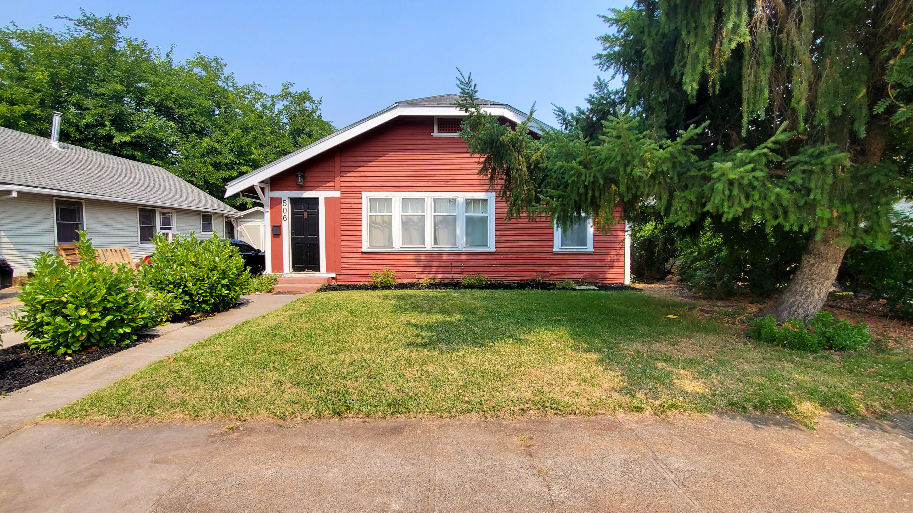 Charming craftsman with a large fenced backyard and loads of character close to schools, restaurants, shopping and more. This 2-bedroom, 1-bath home has so much to offer, just needs a little love to bring it back to it's former glory!