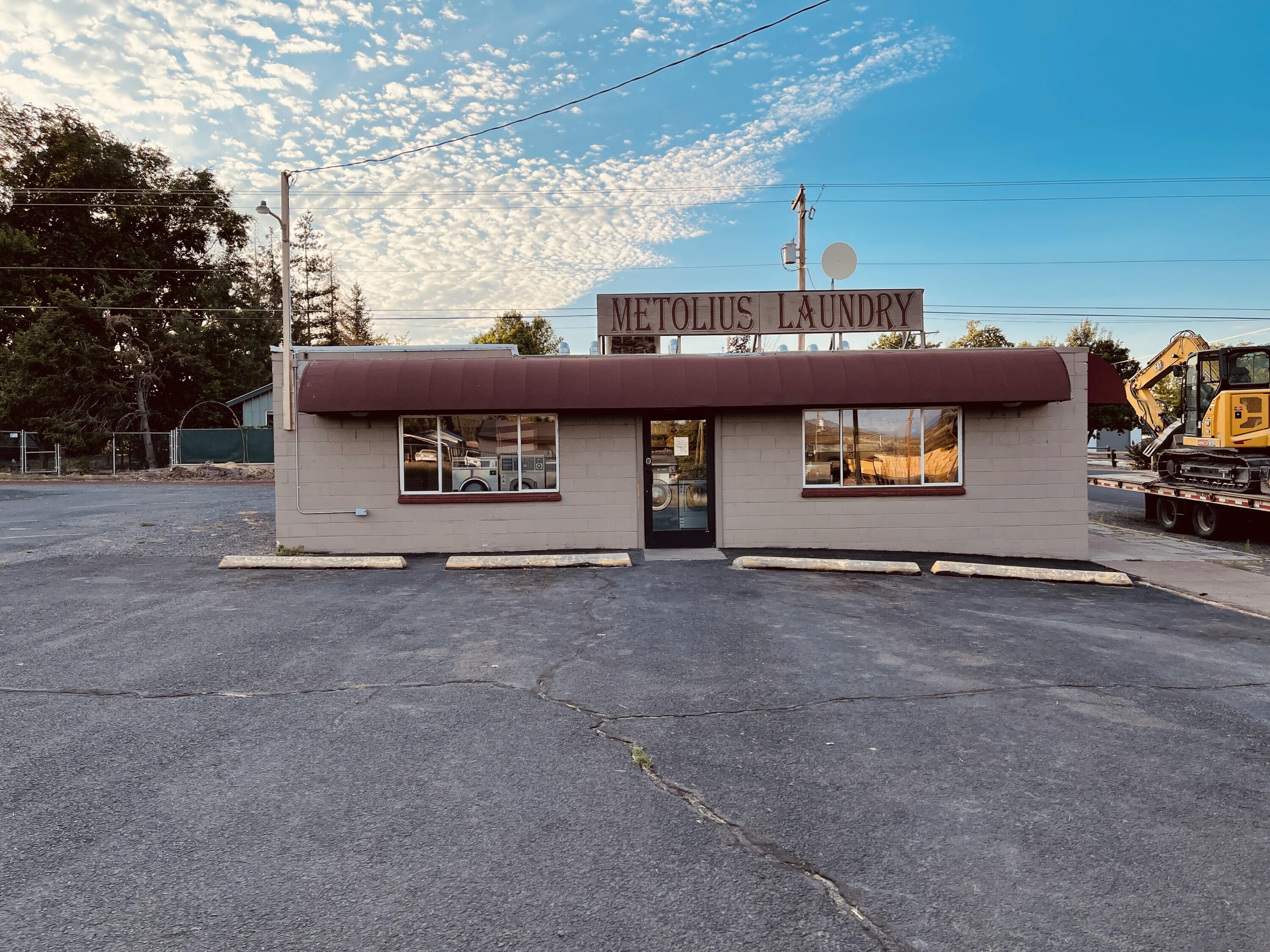 Awesome investment opportunity. 12%-13% Cap rate. Laundromat ready for you to take over. 5 New machines installed and all other machines are in excellent working order. A total of 15 wash machines, 11 Gas Dryers, new candy vending machine, updated pop machine, Upgraded money change machine, remote video surveillance system, remote building lockup and unlocking system, 5 year old TPO Roof, New gas Furnace, New boiler system, updated building plumbing, and new floors. Hwy frontage and nice advertising sign.