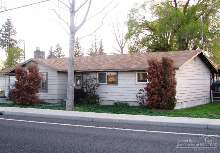 Single-level 3 bedroom situated in R5-zoned area w/ paved street. Located on corner level .18 acre lot close to shopping, downtown, medical. Ample parking in garage, driveway, and possible room for RV. Large kitchen-dining area w/ breakfast bar, separate utility, stone fireplace in spacious living room. Master suite has double closets and adjoining bathroom. Concrete driveway, sidewalks, patio, and porch. Back patio is covered, and accessed from back door and sliding glass door. Storage shed included.