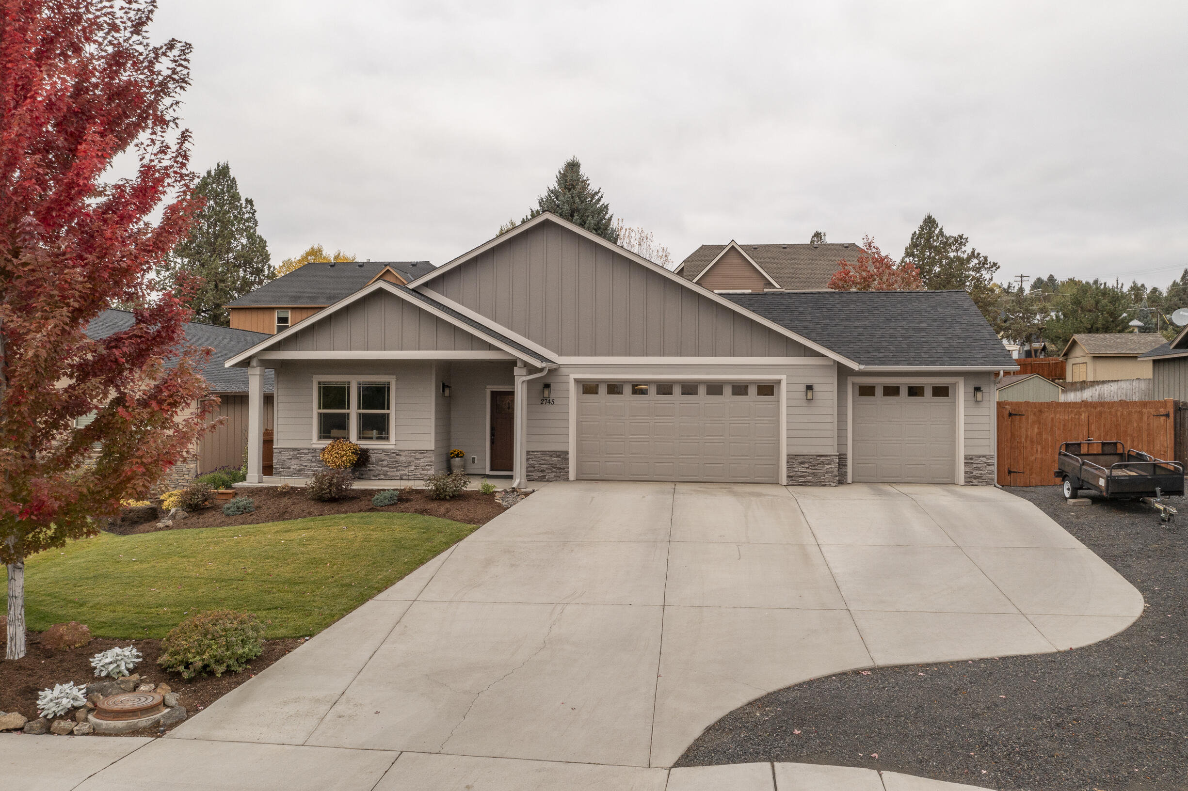 Beautiful 1-level craftsman designed home sits on spacious .21 acre.  Large great room with gas fireplace w/blower &  vaulted ceiling.  Open floor plan with dining room, kitchen w/knotty alder cabinets, quartz slab counter tops, huge island and stainless appliances.  This is a 4/BR home or 3/BR & office w/triple car garage.  New Trane gas furnace & A/C unit, new exterior paint June 2023, Solar Purelight Power installed June 2020, Hunter Pro-HC Smart sprinkler system for a beautifully landscaped, fully fenced yard!  Close to Vallyview park & Umatilla Sports Complex. Come view this exceptional home.