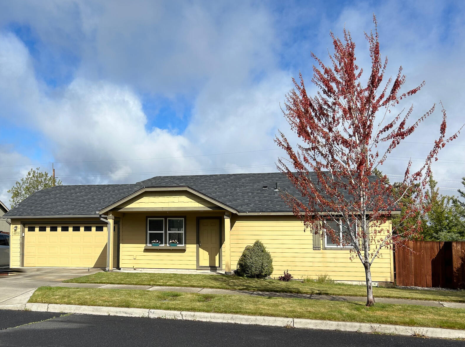 Adorable home on the NE side of Bend. Conveniently located near shopping and the new Costco coming in Summer/Fall of 2024. New carpet and interior freshly painted throughout. Huge side yard parking. 
This is a must see at this price point. Buyer to do their own due diligence regarding schools and irrigation easement.
