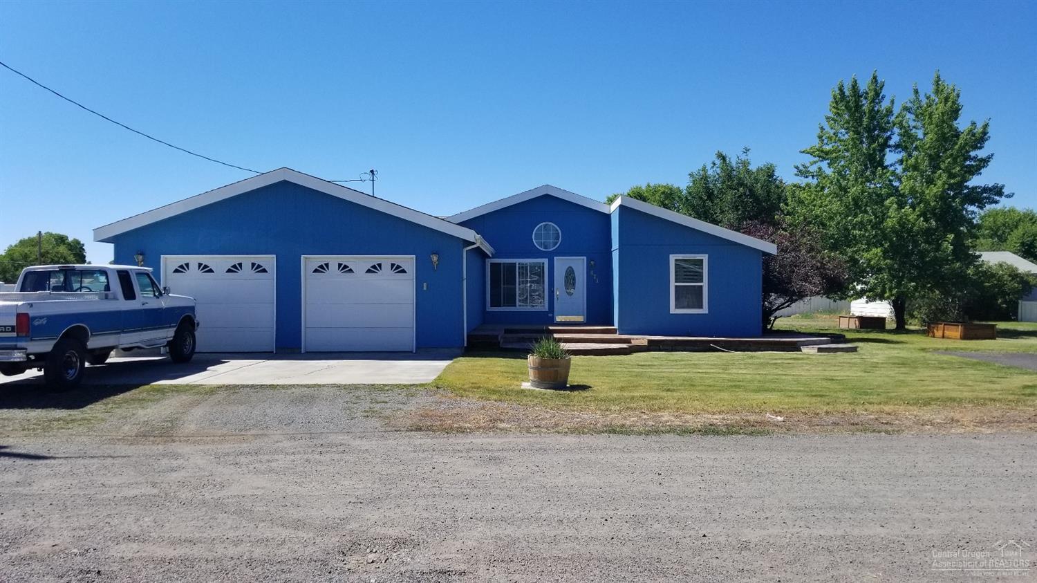 Pride in ownership on this beautiful 2428 sq ft 3 bedroom, 2 bath home with attached sun room with hot tub and sauna, over sized 2 car garage and additional storage shed completes this beautiful home.