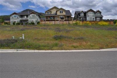 Spectacular lot available in East Medford Vista Pointe subdivision. Awesome Southern Valley Views and City lights. Area of nice homes. Bring your builder to build your dream home. Owner will consider trade. Owner carry terms also available.