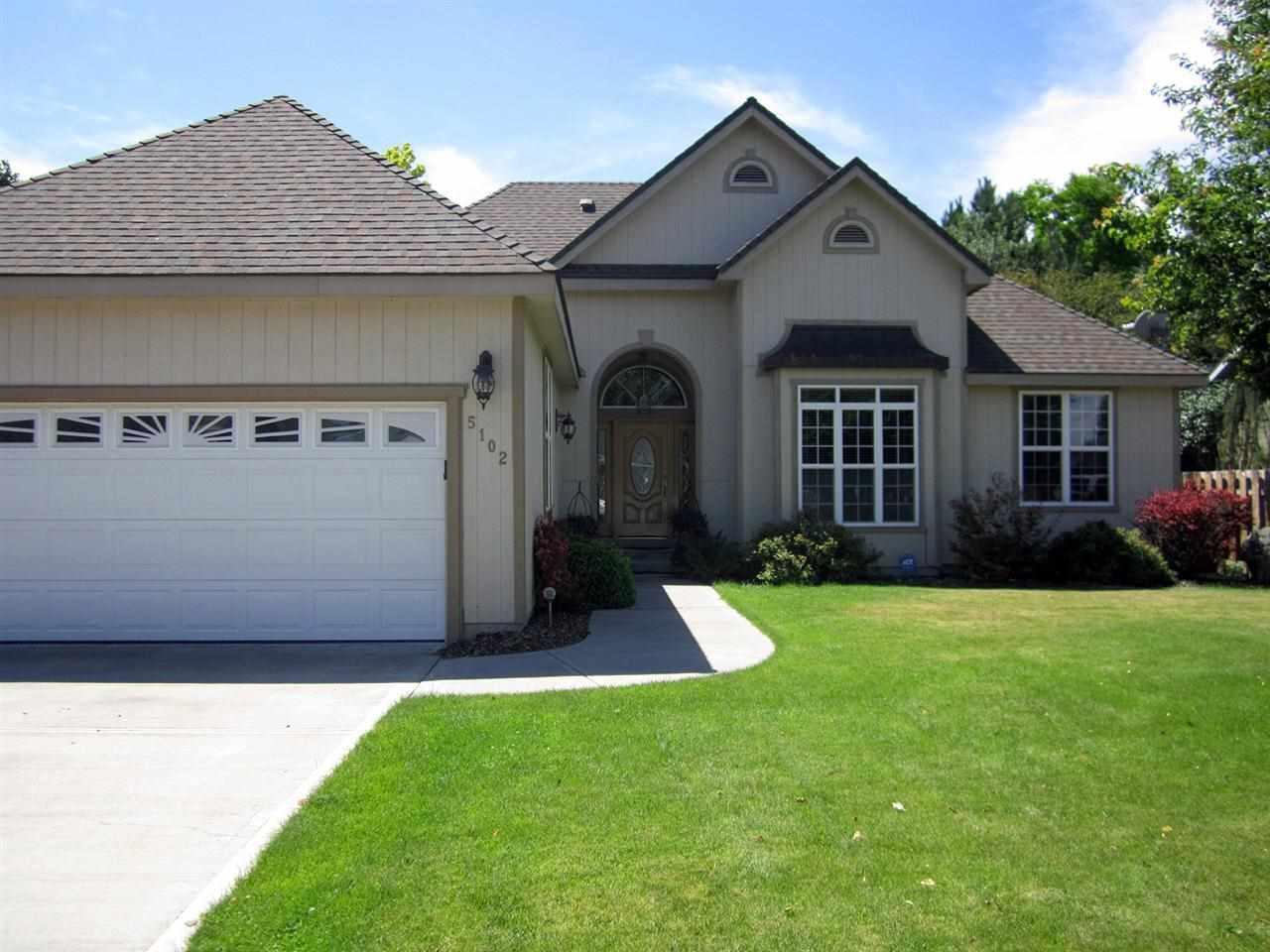 Impeccable Ranch Home!! Open Foyer Greets You With Soaring Cathedral Ceiling, Gas Fireplace With Lots Of Character & Hardwood Floor In The Great Room. Home Offers Both Formal & Informal Dining. Kitchen Greets You With Over Sized Window For Lot Of Natural Light Plus A Solar Tube. Natural Gas Range Top, Double Ovens, Granite Tile Counter Tops And Plenty Of Prep Space And Cabinets. Split Bedroom Design With Spacious Master Suite With New Capet, Double Vanity Sinks, Heated Floor And Good Size Walk-in Closet.Main Bathroom Offers New Vanity Sink And Cabinet, Travertine Floor. Newer Carpet In Other Bedrooms. Fenced Back Yard With Patio. Small Storage Shed Connected To East Side Of House. Move In, Relax In This Comfortable Home With All It S Upgrades.