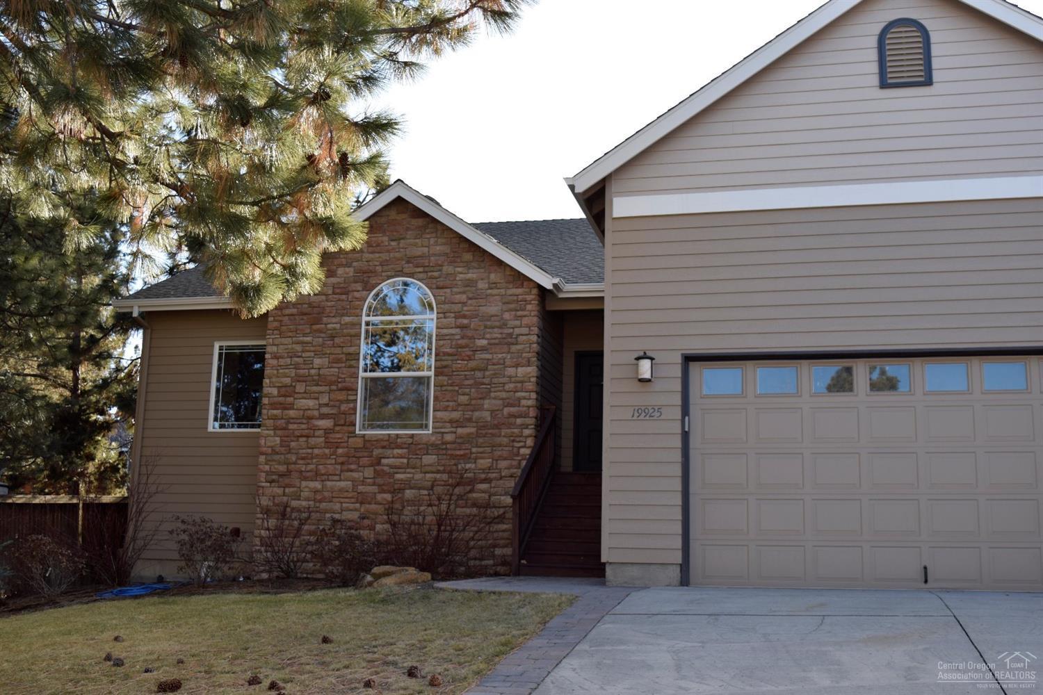 Close to the Old Mill or Deschutes River from this southwest neighborhood home! This newly remodeled home has a landscaped, fenced backyard, newer carpet, appliances, A/C, interior and exterior paint, granite counters, &amp; bamboo floors, large kitchen with tons of storage,&nbsp; soaking tub, and vaulted ceilings in the kitchen, great room, and master. Enjoy privacy, convenience, and efficiency in a great neighborhood!