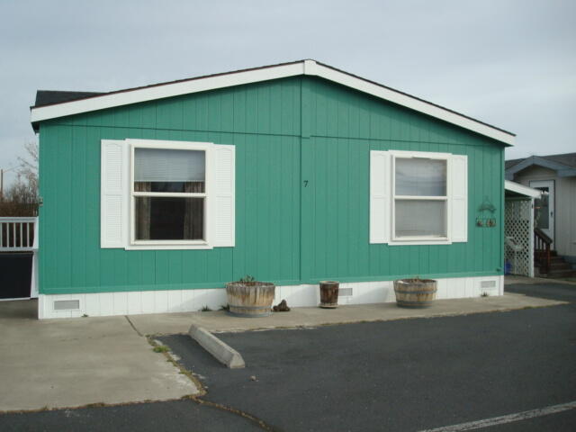 Very nice 2 bedroom, 2 bathroom home in Sunhaven manufactured home park. This 1404 square foot home is in very good condition. New 30 year roof installed last year, also freshly painted exterior and water heater. There is also a nice sized den/office area for extra room. It comes with all the appliances. Outside is a shed and a covered carport. it has a back yard and a small deck for entertaining.