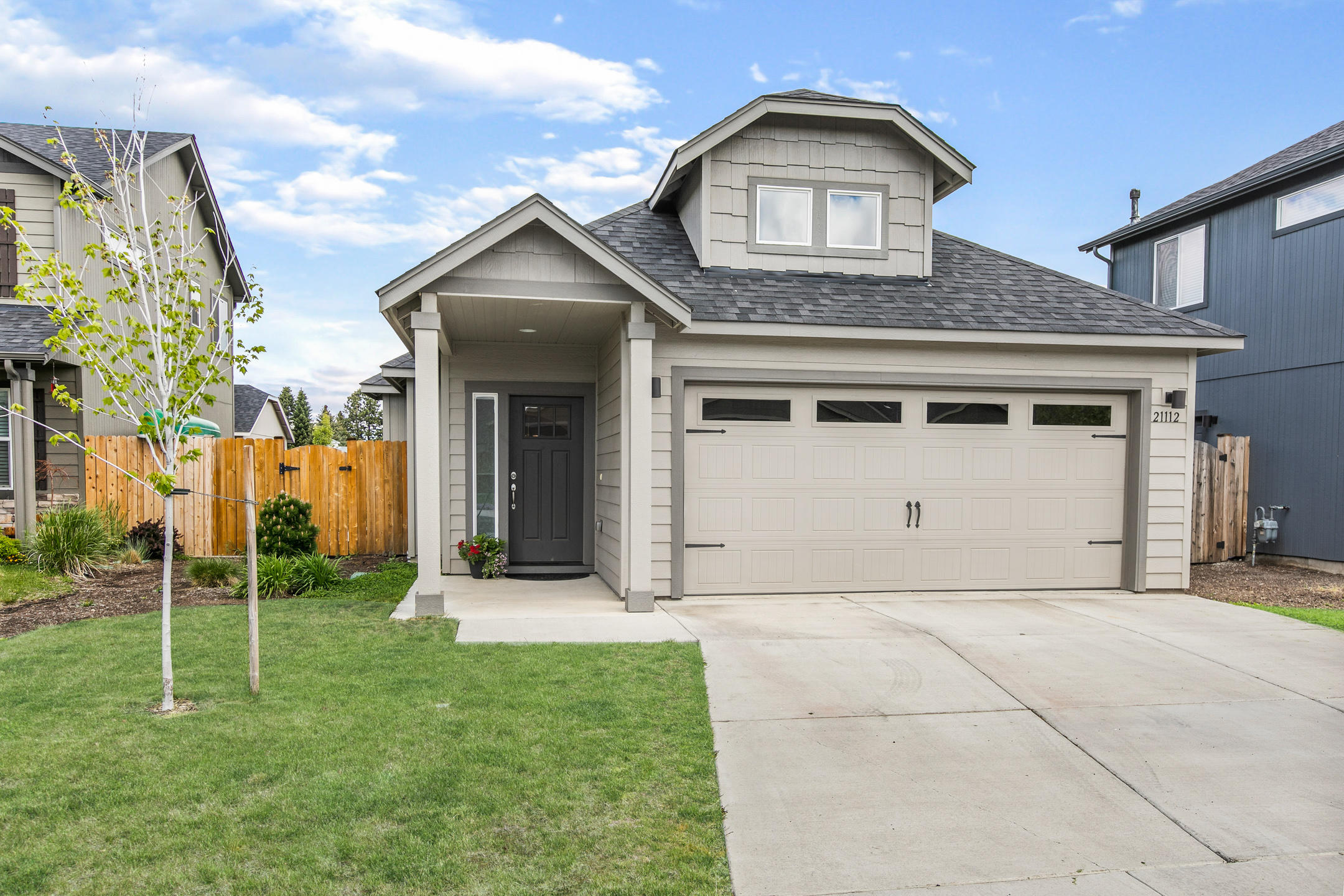Single Level charmer in Pettigrew Place in SE Bend! This 3 bed 2 bath home features an open layout, fireplace, den/office, birch cabinets and air conditioning! Check out the Virtual Tour options!

Close proximity to schools, shopping, restaurants, and parks.