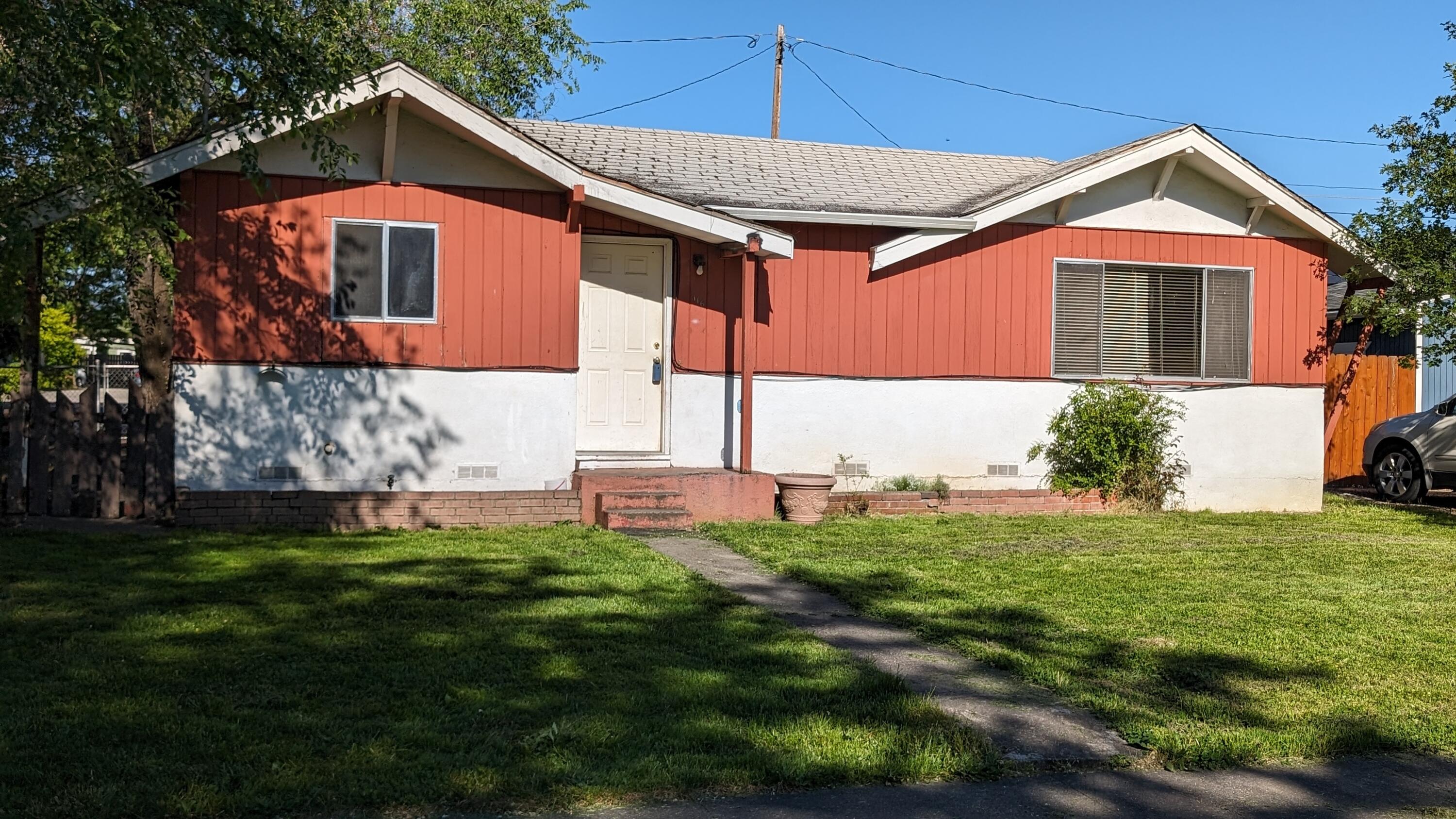 This 1283 sq. ft home features 3 bedrooms/ 1.5 bathrooms on a good size  home needs some TLC but has a lot of features. Hardwood floors are found
underneath the carpet. Fireplace in the living room. Kitchen has plenty of cabinets and counters. Three large bedrooms. The master has a1/2 bathroom but there is room for a shower to be installed. Gas water heater. Small courtyard and also a backyard. With some elbow grease this home with shine
right up.