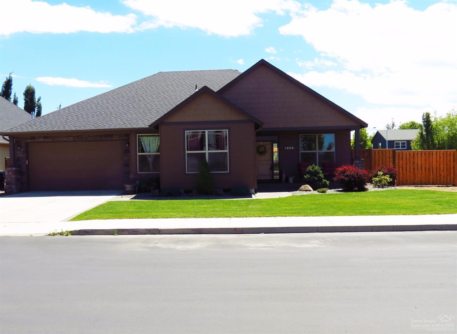 Look at the size of this lot 9,190 sq.ft. on the corner with RV parking, fenced in yard with landscaping. NW Redmond Vista Meadows this 2,000 sq.ft. home has many quality features including a great room with gas fireplace that is open to the kitchen and dining area. Large island with eating bar, tiled counter tops and wood floor. 4 bedrooms or 3 plus a den. Separate utility. Master suite with walk in closet, large tiled in shower with dual shower heads. All kitchen appliances included.