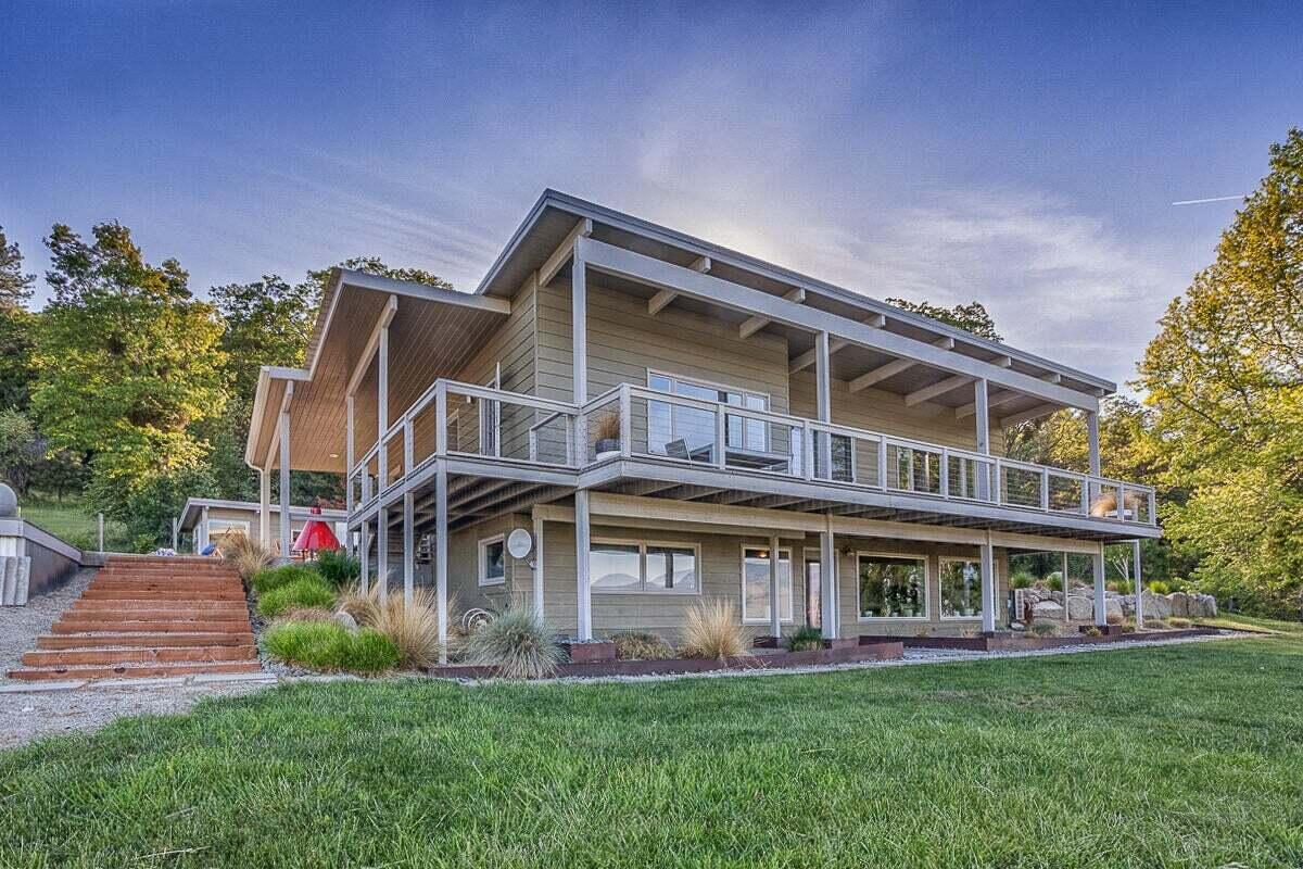 Incredible & panoramic views from this gorgeous, contemporary style, updated atomic ranch home overlooking rolling irrigated pastoral grounds. All main level living: master bedroom & bath, guest bedroom and bath; nice light and bright kitchen w/dining area that opens up to the living room with open beams, extensive windows; solid maple flooring and fireplace with flagstone hearth. Custom in ground pool, detached cabana and dry sauna. Wrap around decks with custom cable railing for entertaining & pure enjoyment of this one of a kind setting. Downstairs
you will find an additional bedroom, family room & storage room with built-in shelving. The 14.74 acres are fully irrigated from Clayton Creek, fenced and cross fenced. There's a solidly built, 4-stall barn with tack room, solar electricity, a wash rack, covered equipment storage; plank flooring throughout. The property is clean, ready to go & has a ton of potential uses - from vineyard to horse ranch - to fulfilling your Oregon Dreams.