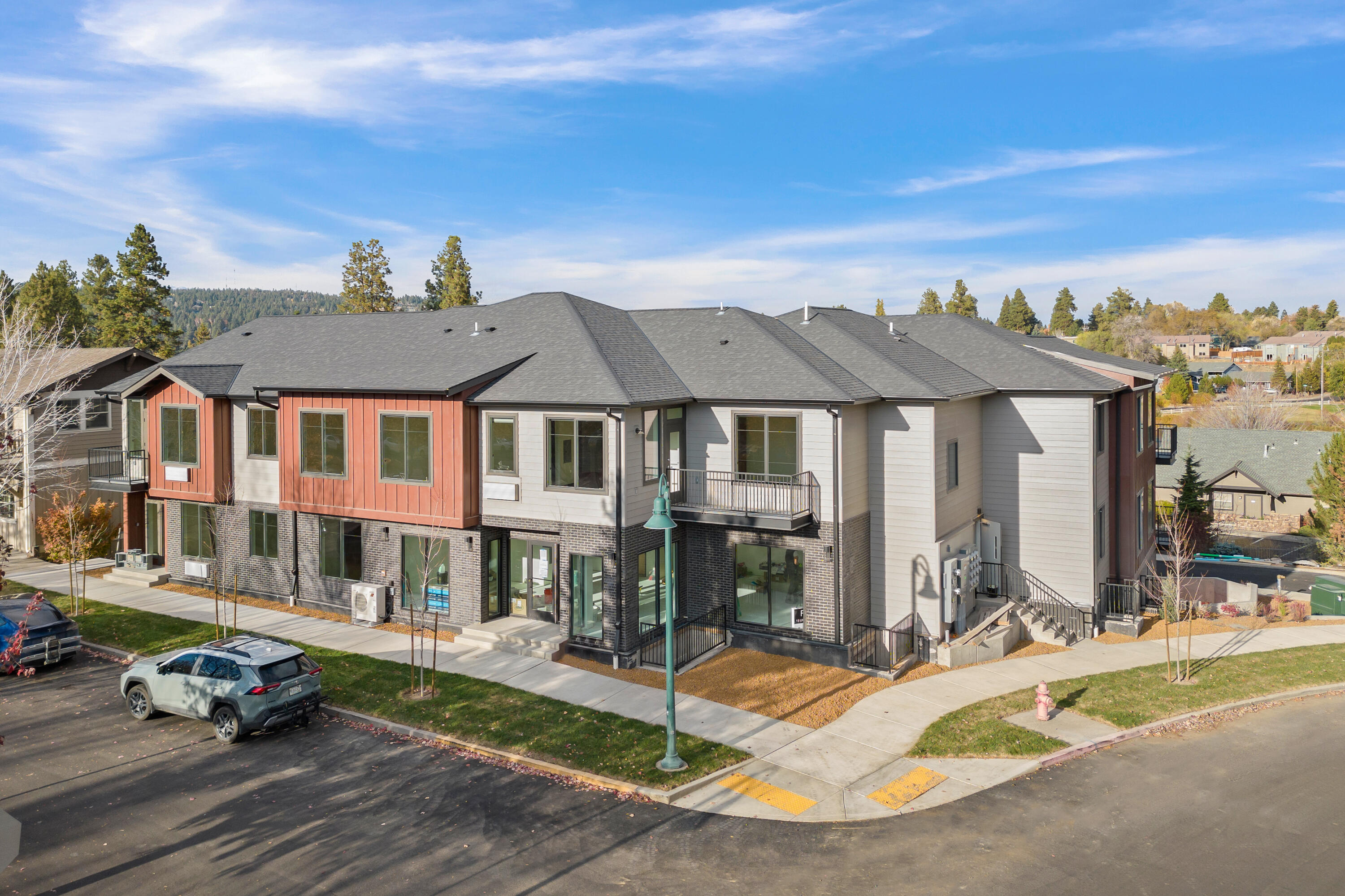 Bradbury Pointe is a fourteen-unit, three-story apartment complex with one retail/office suite. The apartments offer residents the perfect base camp to enjoy all that Bend has to offer. Located next to the Deschutes River on Bend's desirable West Side. Less than a block away from McKay park and Bend Whitewater Park. Also directly across the street from Hixon Park and two blocks away from the Pavilion ice skating and activity center. Walking distance to downtown Bend, the Box Factory, and the Old Mill District. Market of Choice and Safeway are minutes away by car.
Completed October 2023 with leasing currently underway. Seller will consider carrying a note.
