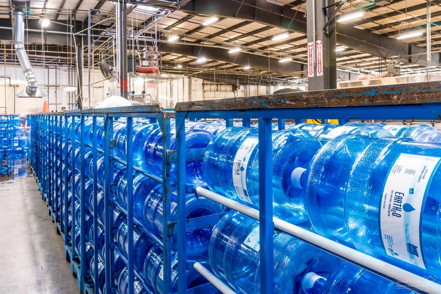 Earth2o has been in business since 1991. With over 50 employees and a 66,000 +/-RSF production, distribution, and office facility headquartered in Culver, Oregon, Earth2o has entered the Cold Brewed Coffee sector. The lease rate beginning year one (1) is $0.45 per square foot per month. There are three percent (3%) annual rent income escalators. The investment opportunity provides the Buyer with a true net leased investment.