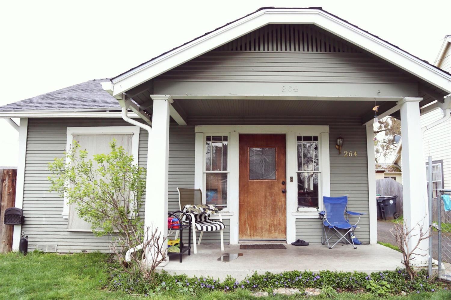 Super cute cottage, craftsman style, perfect for first time buyer or investor. Inside utility. Close to Kids Unlimited. Fidelity Nat'l Home Warranty Plus included. All cleaned up and ready to go! New bathroom flooring, new paint, bedroom carpet being installed on 6/30. Home warranty.