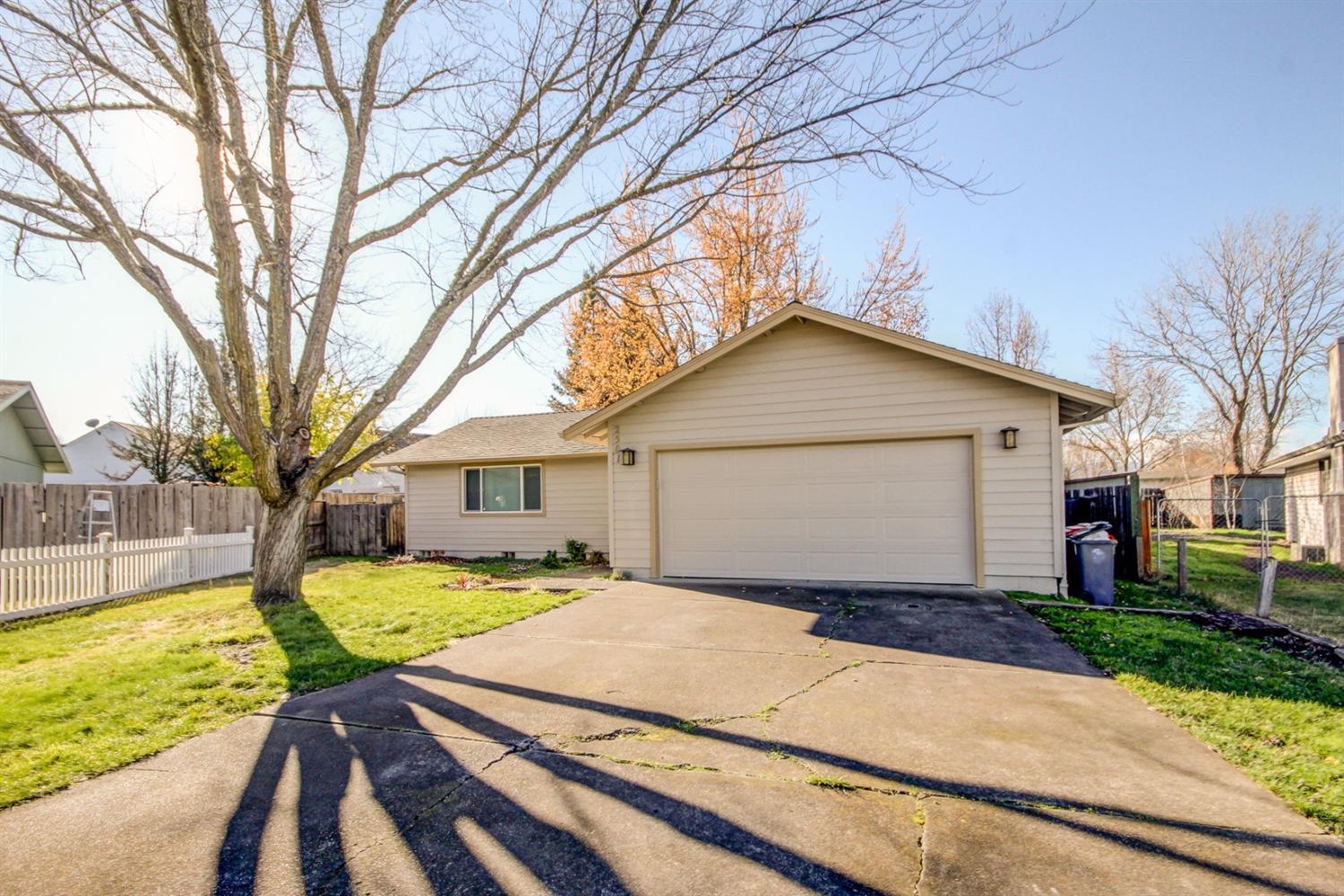 Great location in cul-de-sac of East Medford! This home has been renovated with brand new kitchen, engineered laminate hardwood flooring, tile in bathrooms, fans throughout, new vinyl windows, and the list goes on!