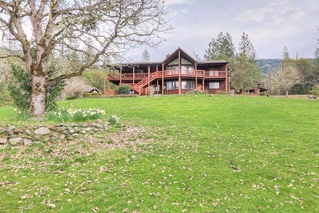 Private retreat. Beautiful home sits on over 205 acres of breath-taking views w/ 4 bdrm, 3 ba home including barn. Creeks, ponds, timber--the ideal place for your dream lifestyle or new campgrounds. Looking for paradise? Your new adventure starts here! Live in privacy or start a successful business--it's up to your imagination!