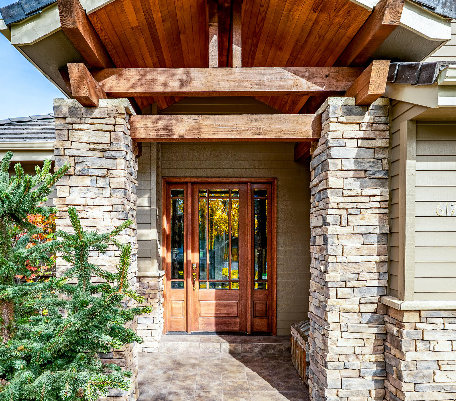 Welcome to my world — where style, comfort & good vibes come standard. I'm a cheerful, beautifully designed townhome tucked away in the sought-after Broken Top community — just a quick hop from downtown Bend but perfectly peaceful when you want to unwind. Step inside & you'll see what I mean — my bright, open living area flows right into a gourmet kitchen made for good food & great company. I have premium appliances, sleek countertops & storage for all your gadgets (yes, even that fancy air fryer you swore you'd use every day).
Out back, my spacious deck is ready for morning coffee, lazy afternoons, or starry-night hangouts w/ friends. Downstairs, is a private primary suite waiting just for you  w/ a big walk-in closet & a spa-like bath that'll make getting ready (or winding down) a joy. Upstairs, you'll find two more en-suites — perfect for guests, family, or that dreamy home office you've been planning. I'm the best of both worlds: relaxed resort vibes next to all Bend has to offer