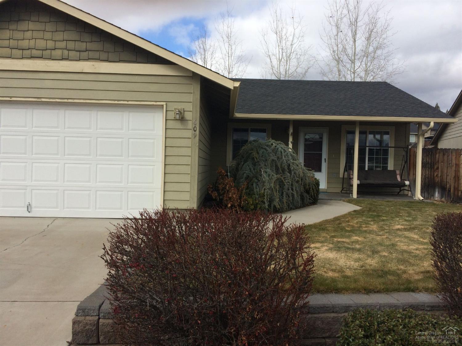 Move in ready home in excellent condition. 3 bedrooms + den/office room great for projects/ extra space. Fenced in back yard with trees and in ground sprinkler system. Quiet neighborhood.