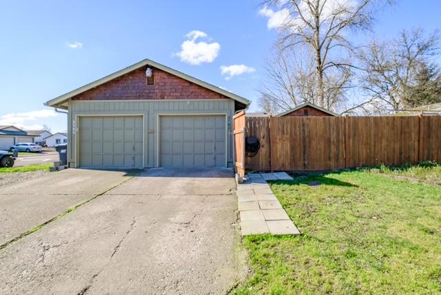 Investment opportunity - Duplex. Month to Month Lease.