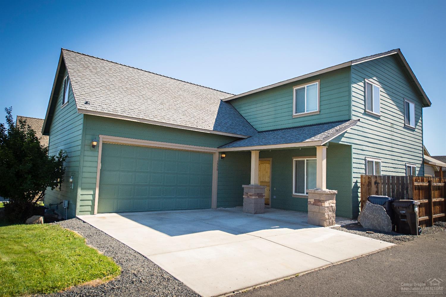 This well designed home offers 3 large bedrooms, featuring the master on the main level. The master boasts a large bathroom with walk in closets, soaking tub, stand up shower and double vanity sinks. Two bedrooms upstairs with a full bath and bonus room with additional flex space! Cozy family room with gas fireplace and excellent kitchen with pantry. Central Vac and much more!