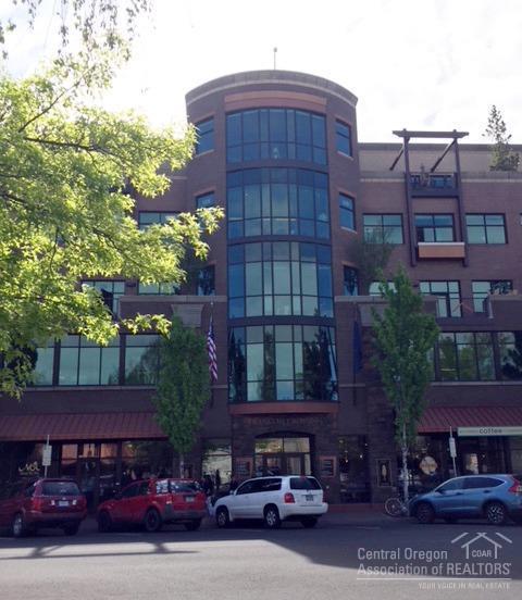 The ultimate in urban living! Secure 5th floor condo in the Franklin Crossing building is an entertainers dream. Gourmet kitchen, private terrace, huge great room with floor to ceiling windows offering stunning view of the Cascades, downtown and Drake park. Enjoy all Bend has to offer. Fine dining, theater, art galleries, music in the park.