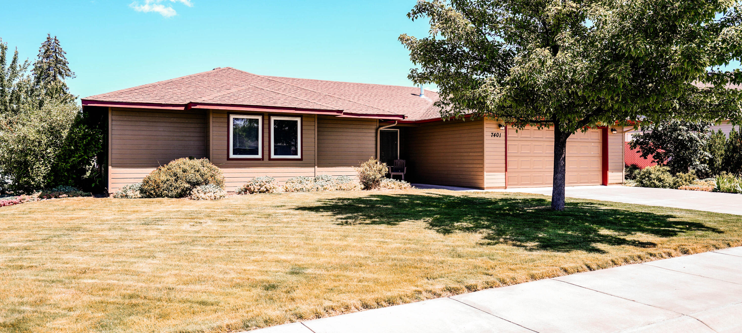 Affordability in Klamath Falls! Enjoy an oversized corner lot in this treasure of a neighborhood. RV parking, a blank canvas for your landscaping dreams, 3 bedrooms, 2 full bathrooms and brand new flooring in the bedroom and living room make this home one to put on your list. Easy access to schools, shopping, hiking and so much more. Professional cleaning and a two year First American home warranty sellers gift to the new buyer.