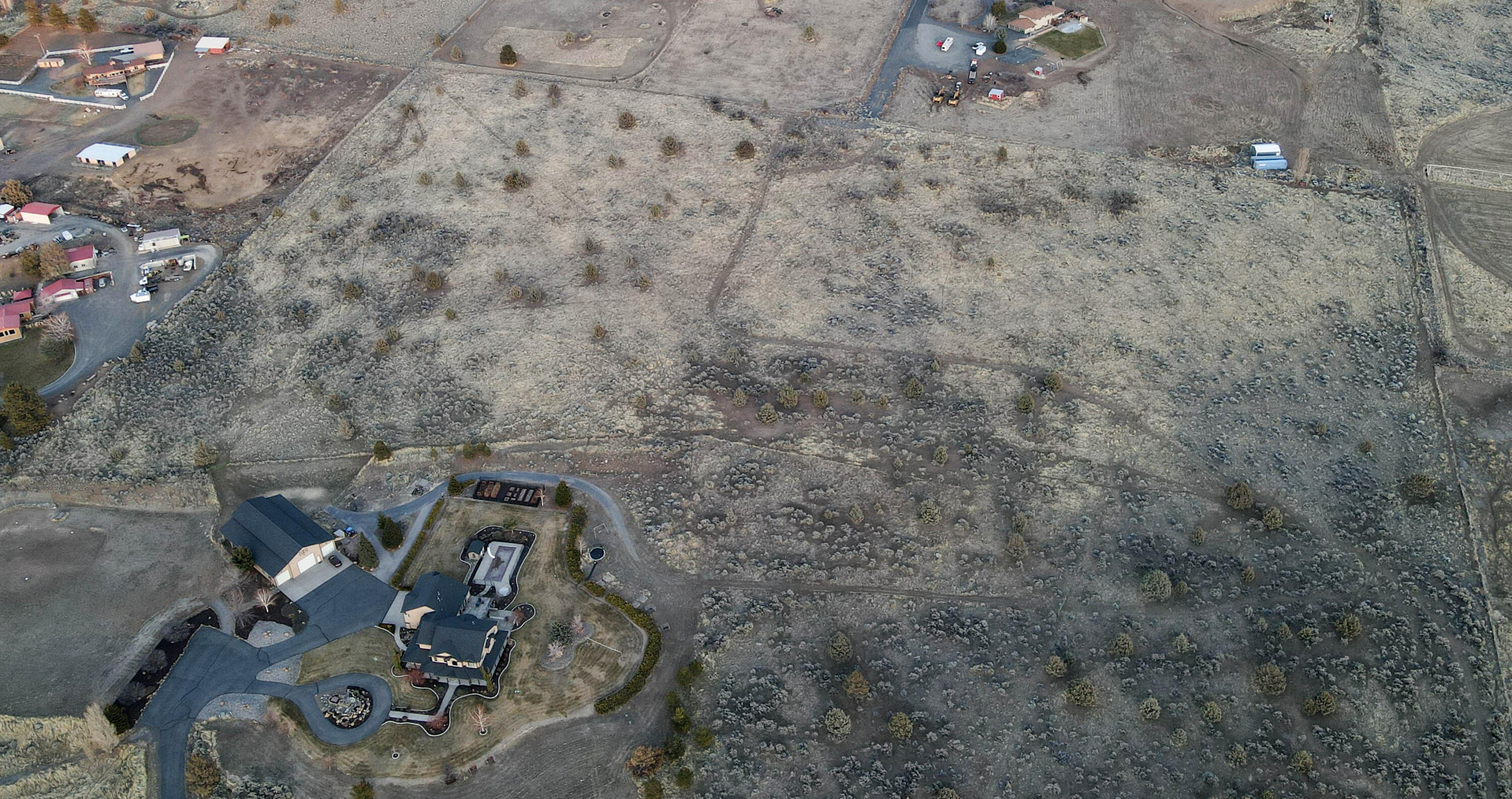 Come build your dream home on 20+ acres with an amazing view in a well maintained subdivision. Gas and power at the street.