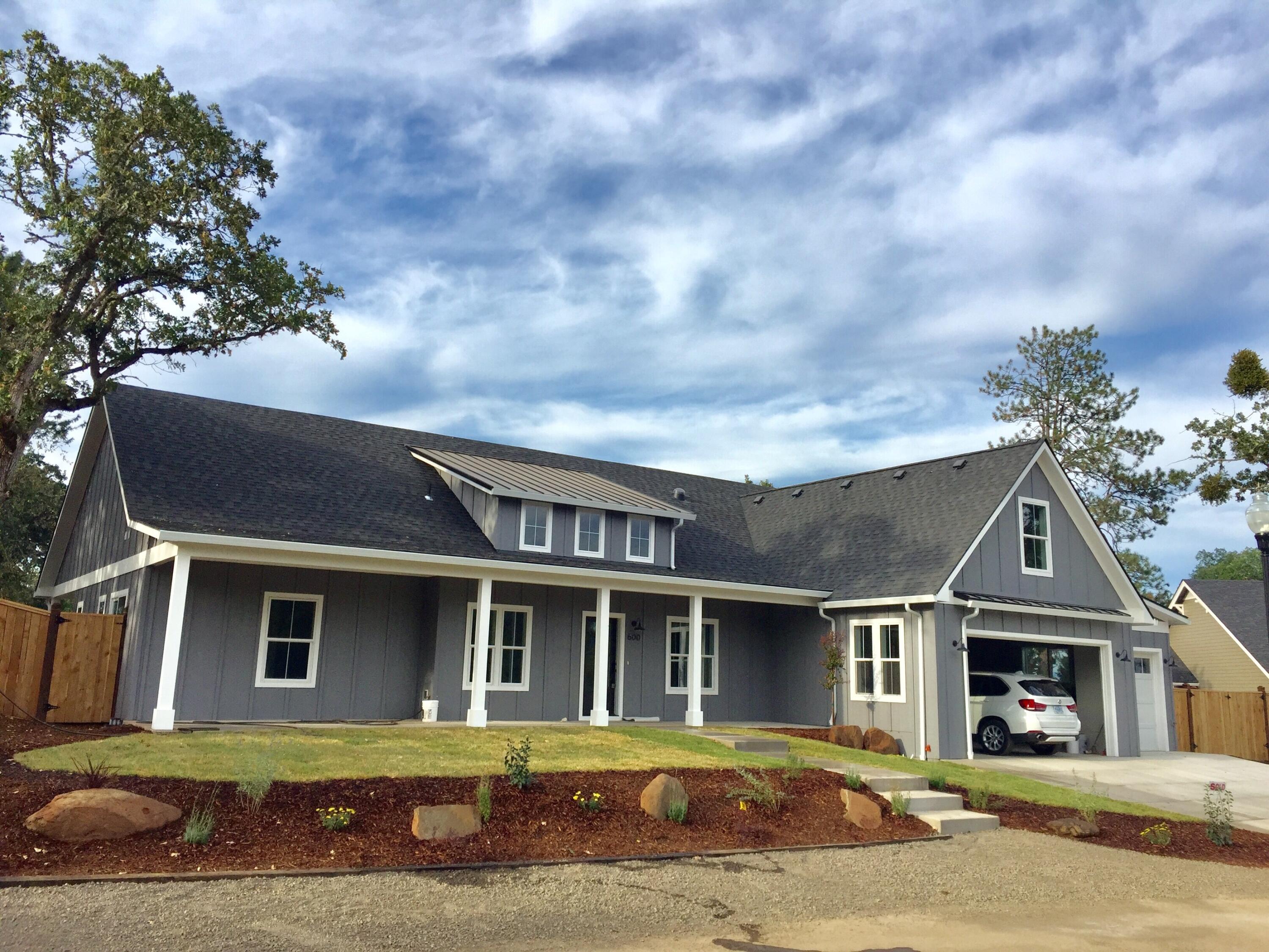 Beautiful home in Jacksonville's Finest Subdivision the Gold Terrace Heights. Sold Only.