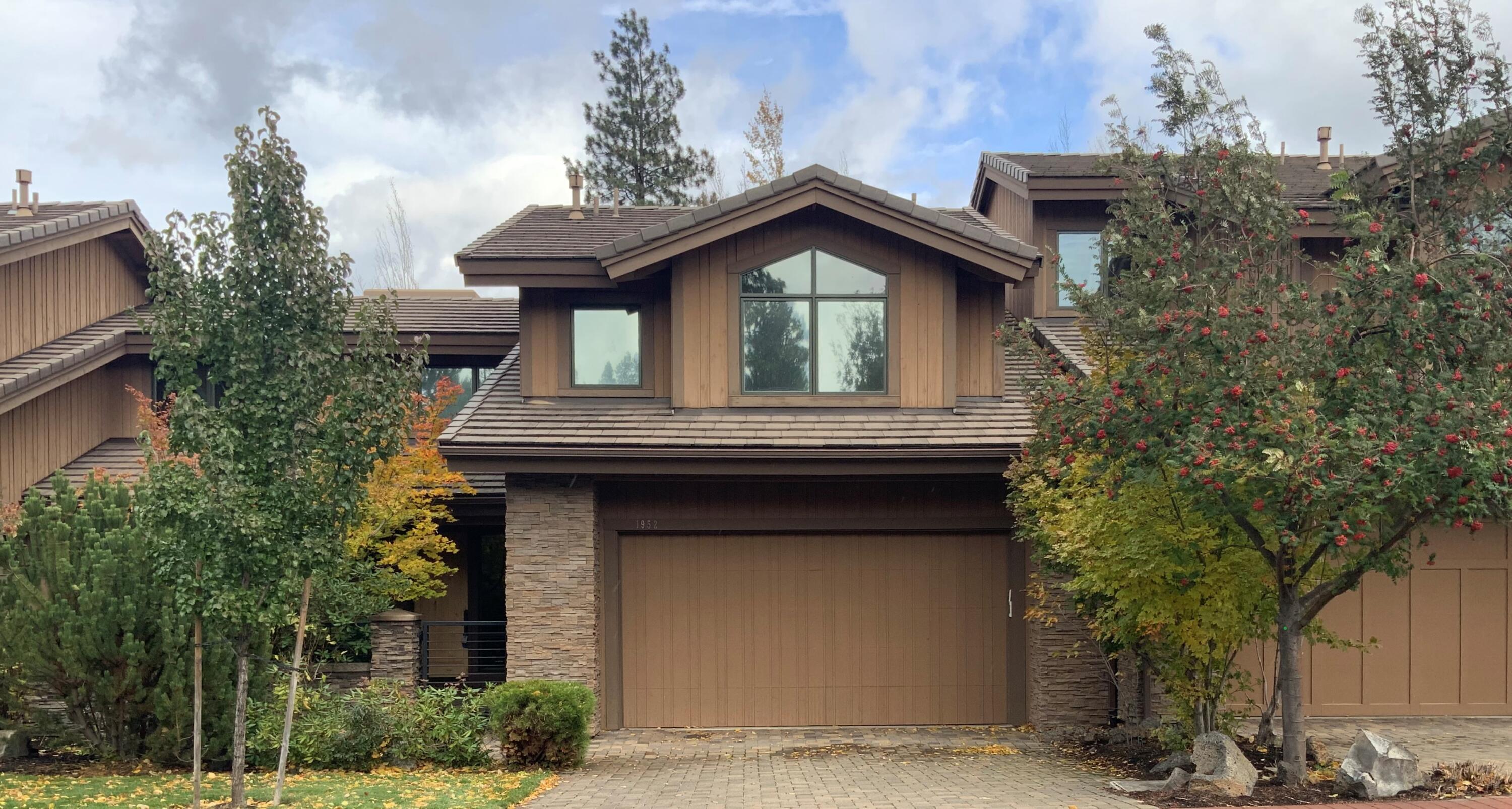 Lightly lived in and move in ready!  This easy maintenance home offers more time for recreation!  3 bedroom and 2.5 bath with open kitchen to living and dining!  Nice paver stone patio off back with additional storage room.  Convenient location to downtown or bypass!