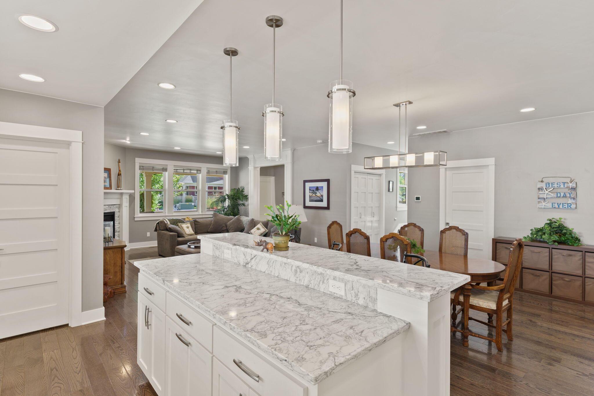 SaddleStone - Residential