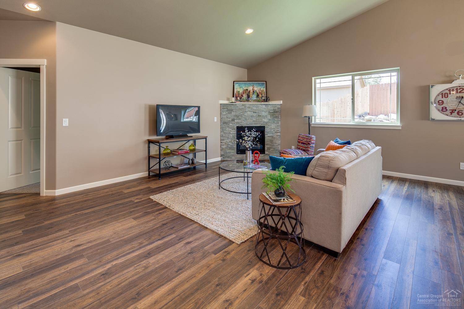Kian Canyon - Residential