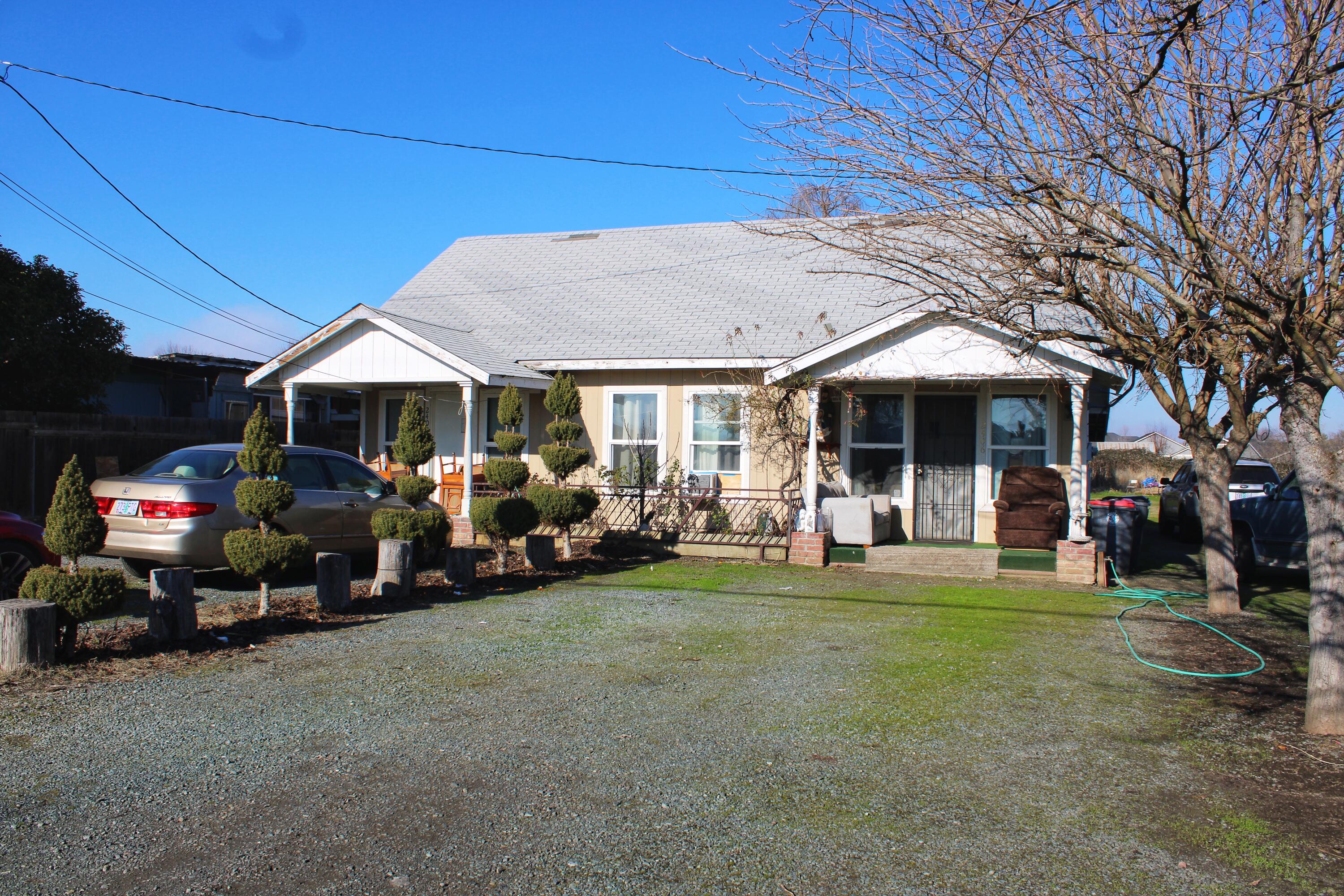 Duplex on a large lot. Each unit features 2 bedrooms and 1 bathroom. Perfect for investors or owner occupants, this property offers rental income potential or the opportunity to live in one unit while renting out the other. Don't miss out on this fantastic opportunity!
